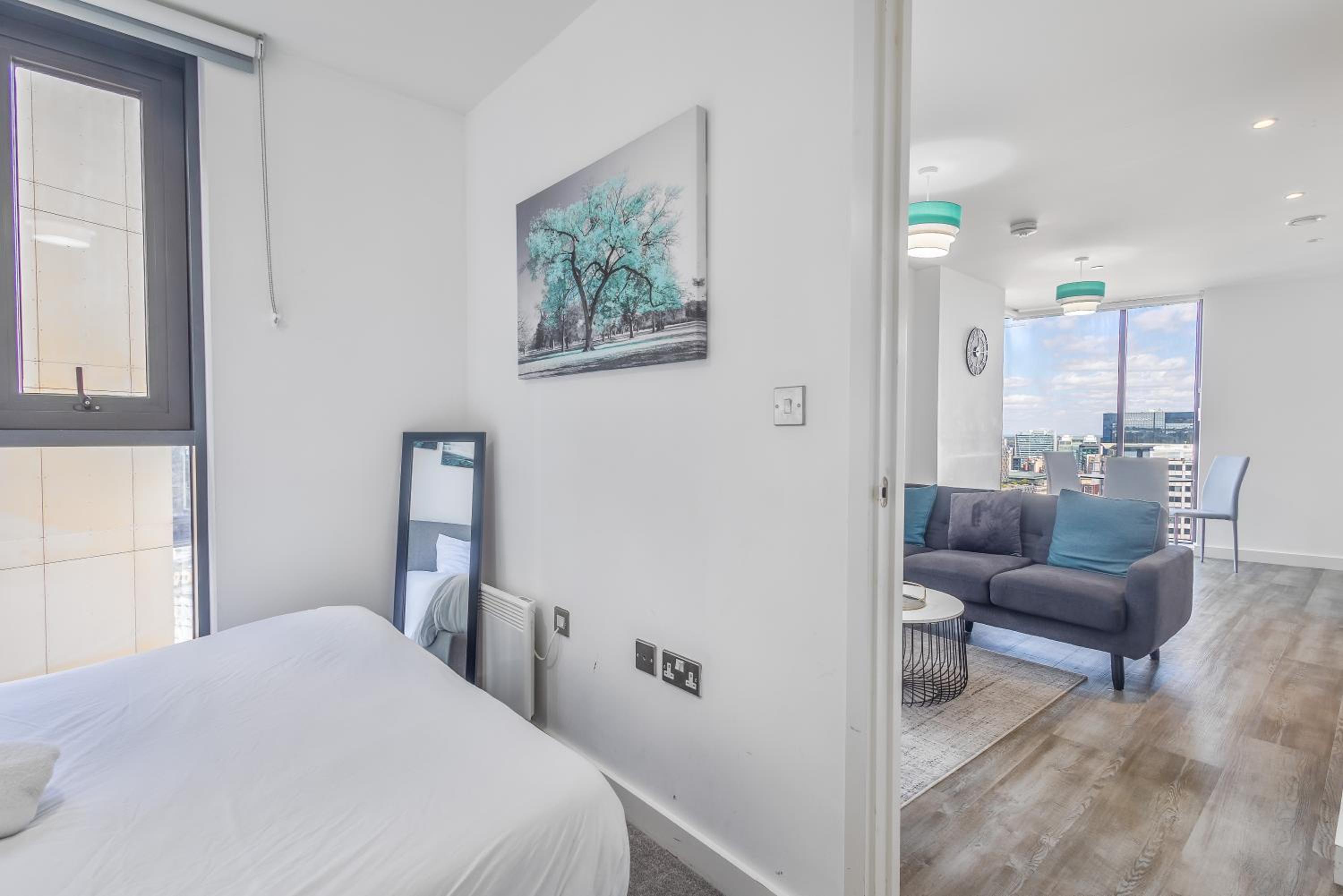 Luxury 2 Bedroom Apartment Broad Street!