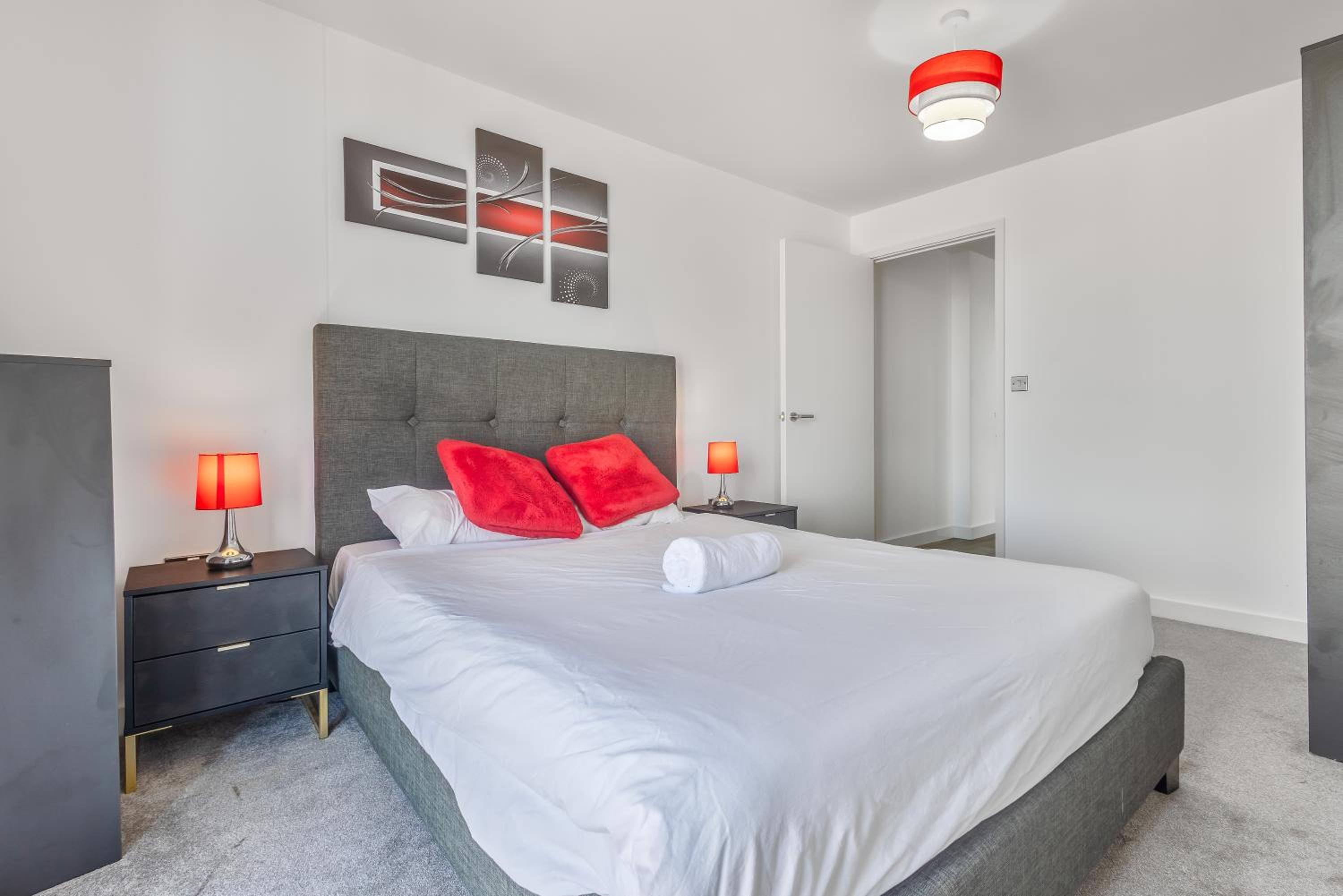 Luxury 2 Bedroom Apartment Broad Street!