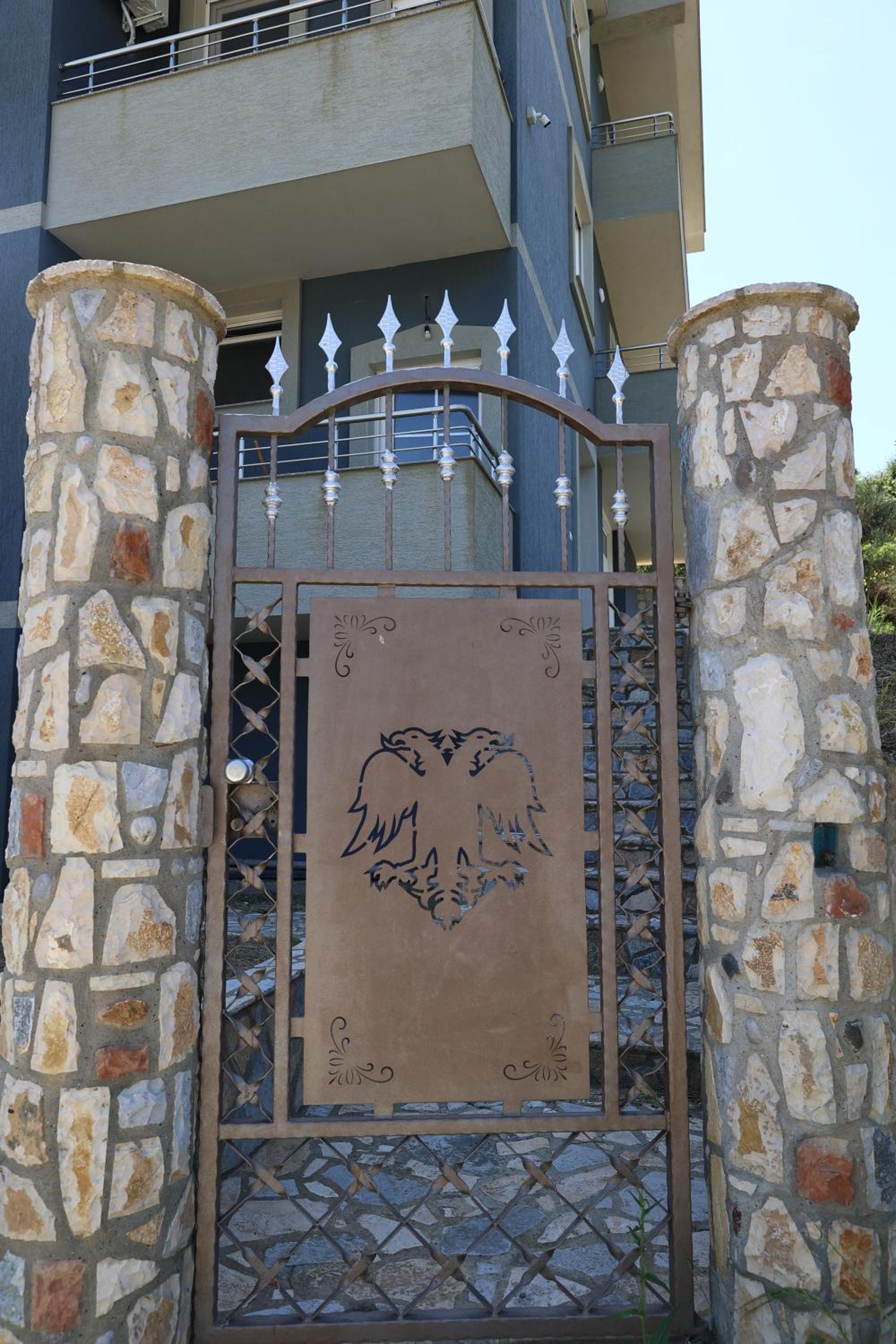 luxury villa 2 km from the sea
