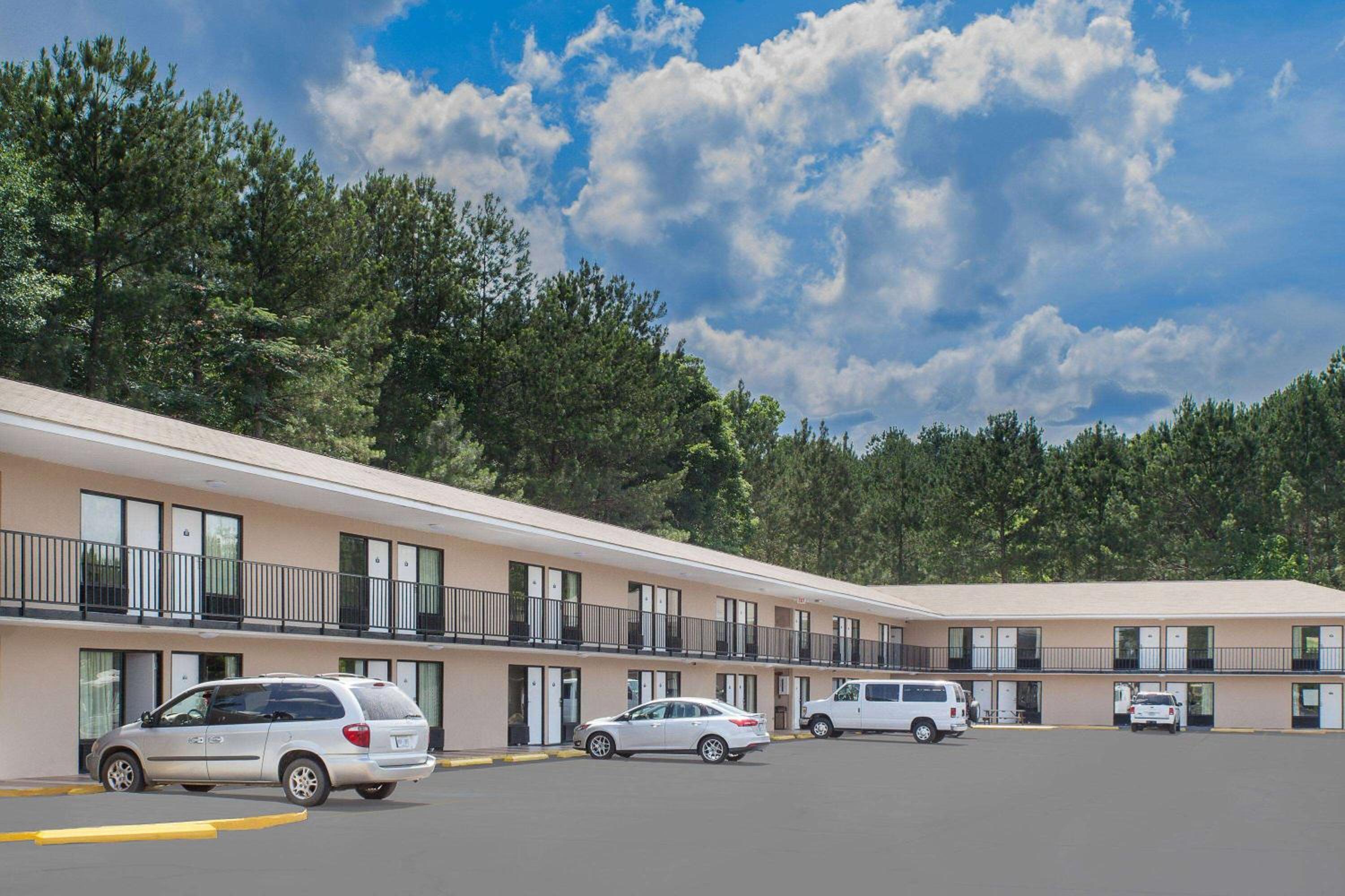 Days Inn by Wyndham Newton MS I-20 view 2
