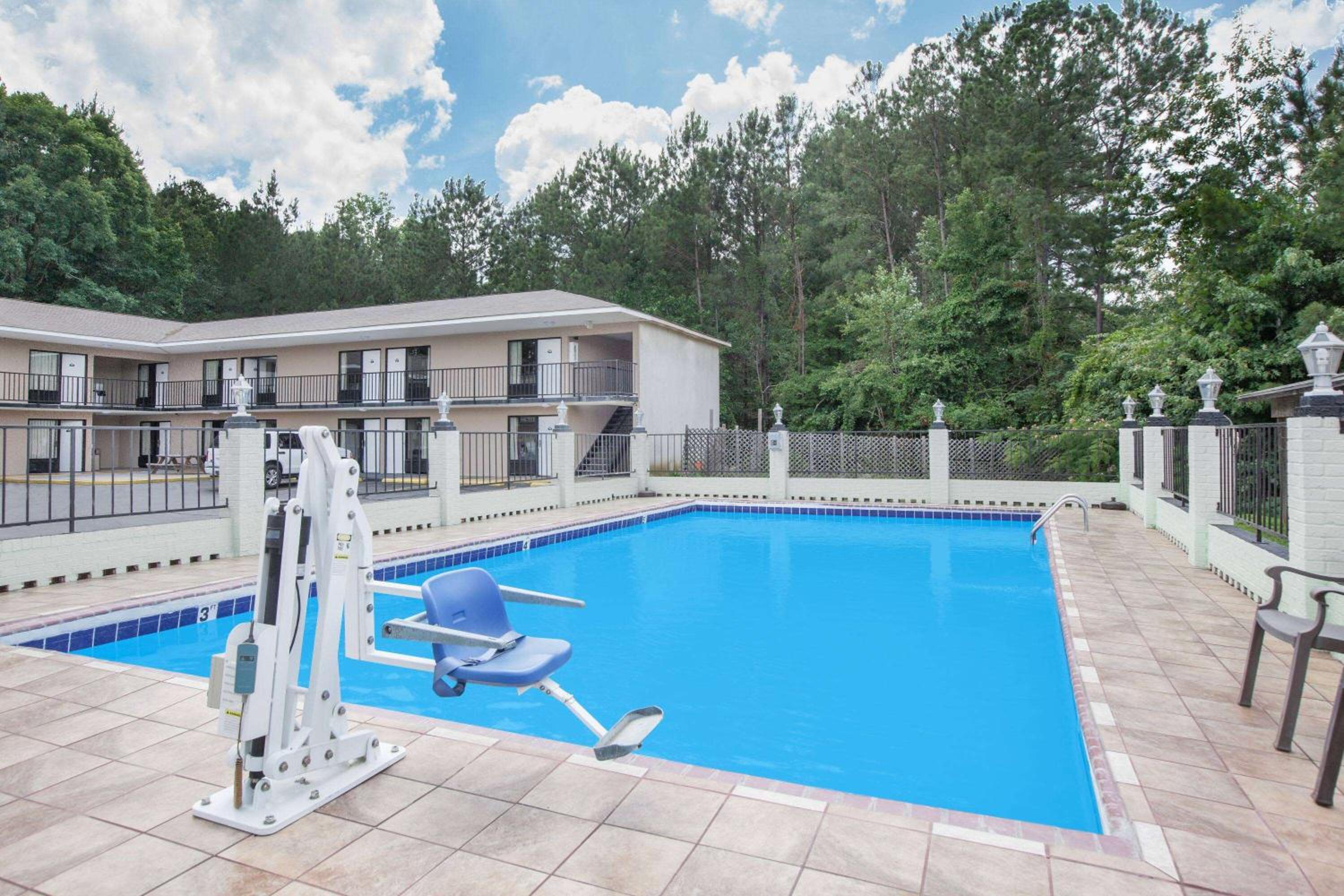 Days Inn by Wyndham Newton MS I-20 view 4