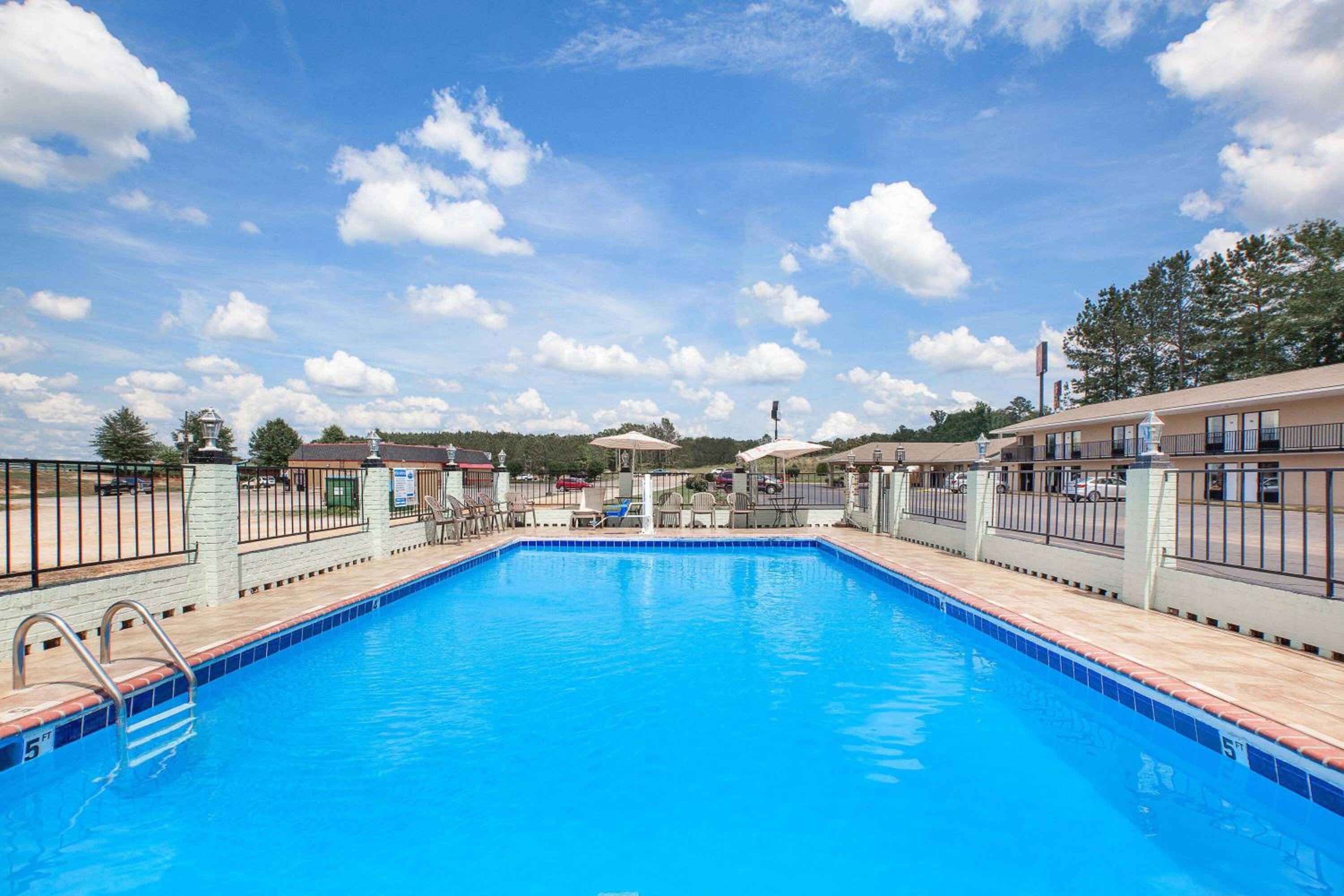 Days Inn by Wyndham Newton MS I-20 view 5