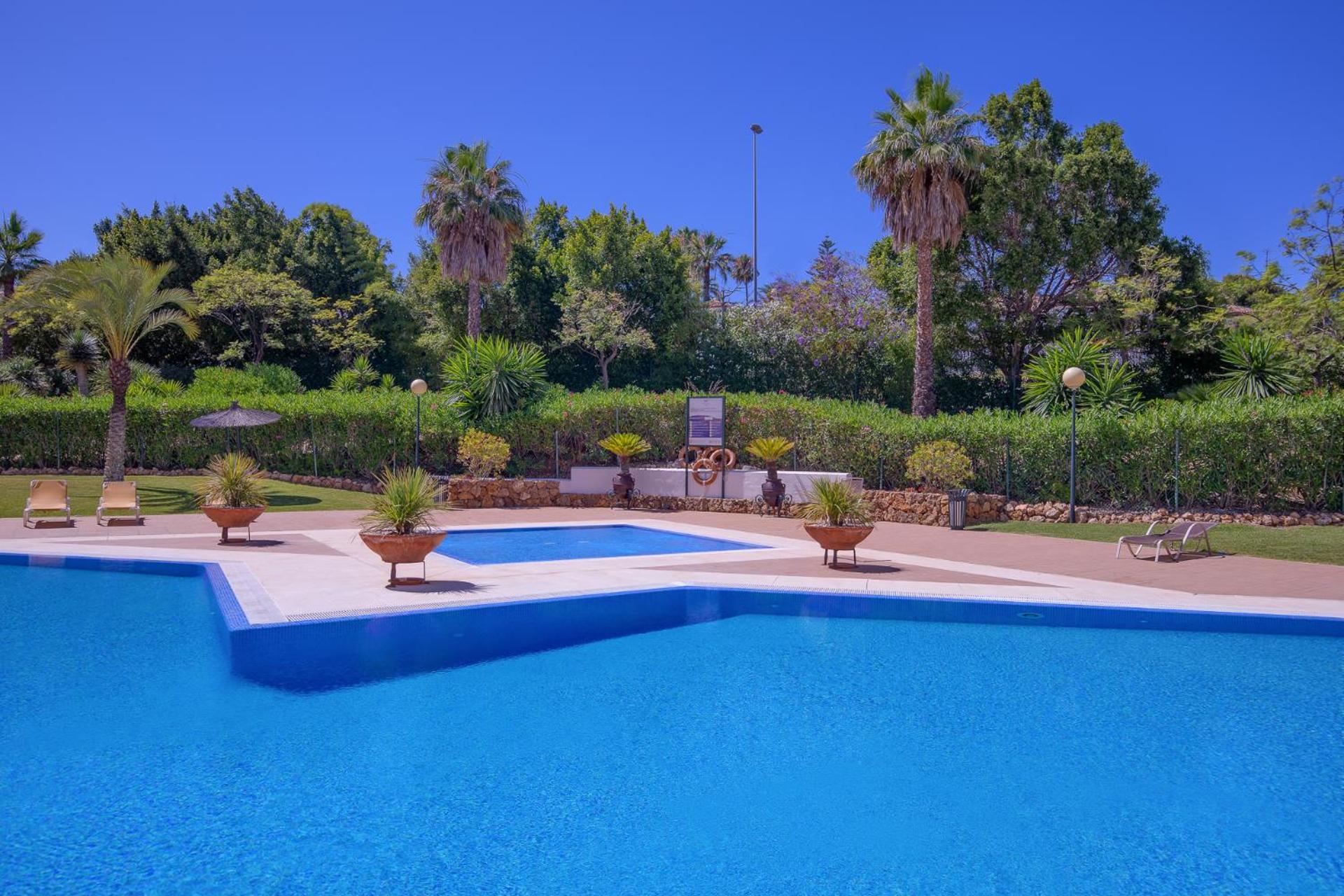 Moderno y luminoso apartamento en Las Gaviotas- Puerto Banús view 5