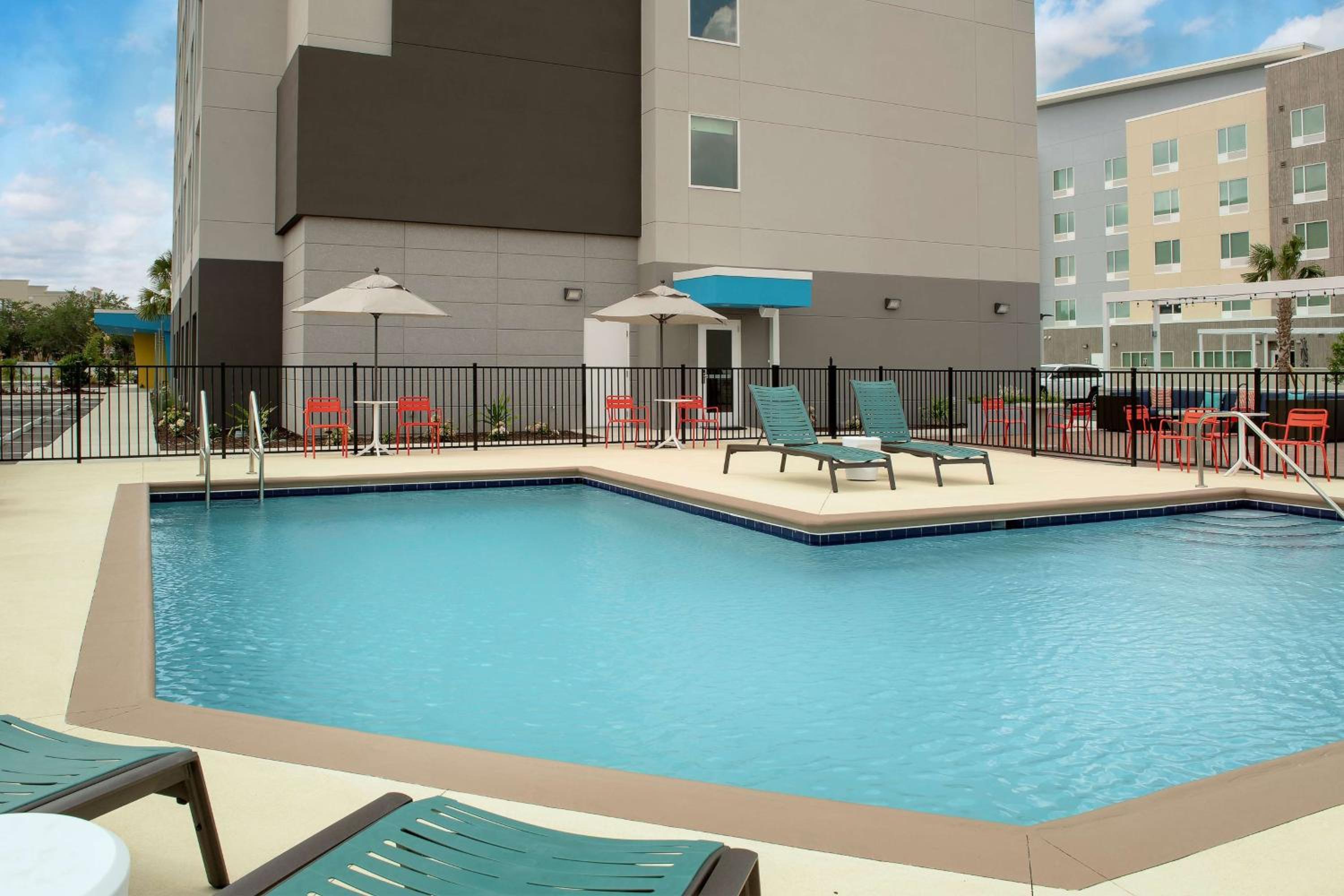 Jacksonville Vacations - Tru By Hilton Jacksonville Airport - Property Image 39