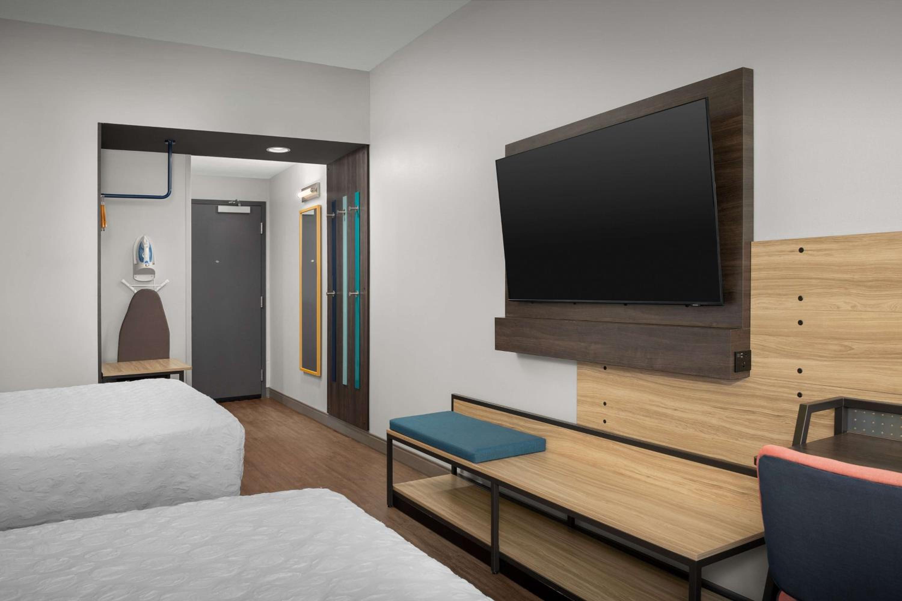 Jacksonville Vacations - Tru By Hilton Jacksonville Airport - Property Image 15