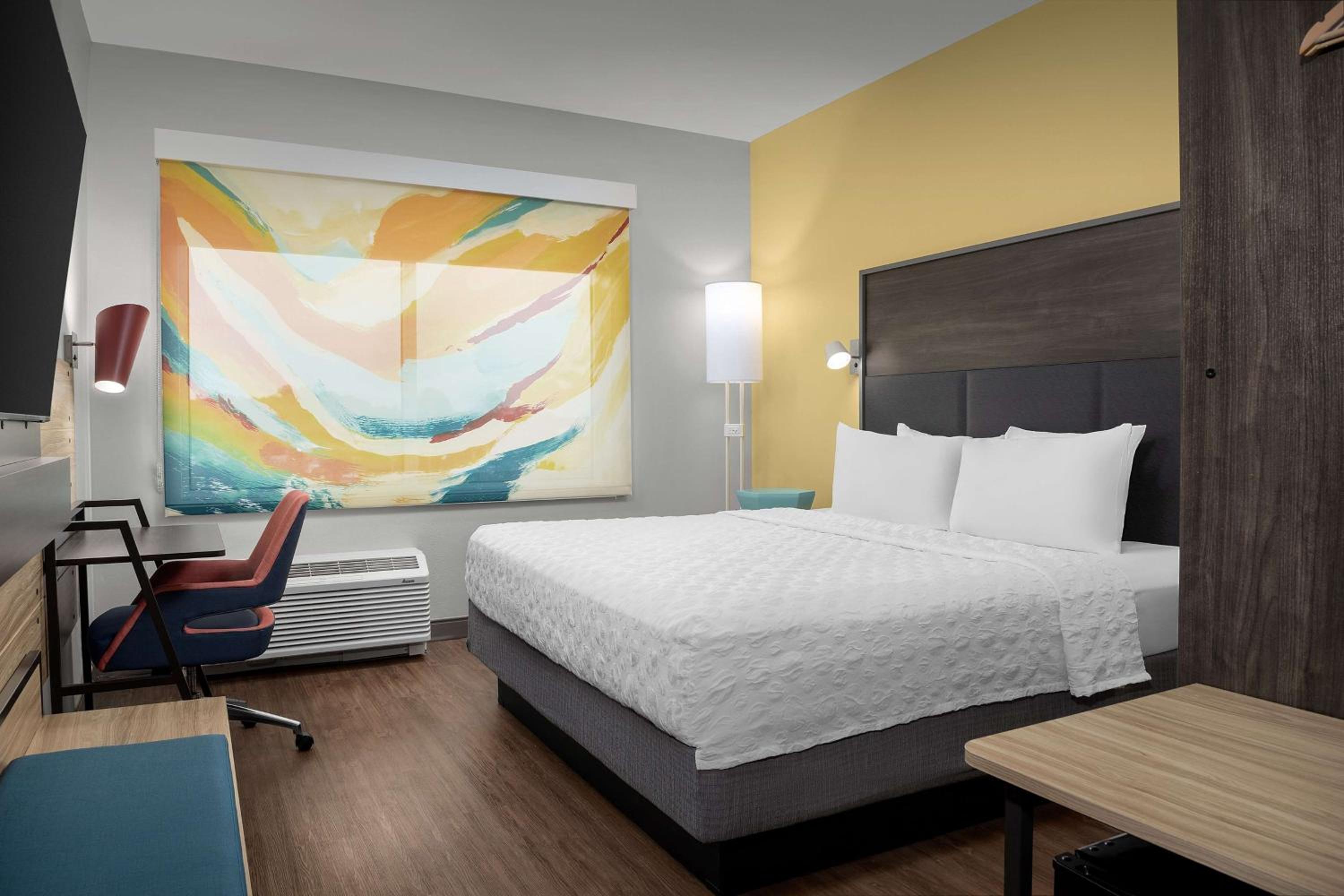 Jacksonville Vacations - Tru By Hilton Jacksonville Airport - Property Image 17