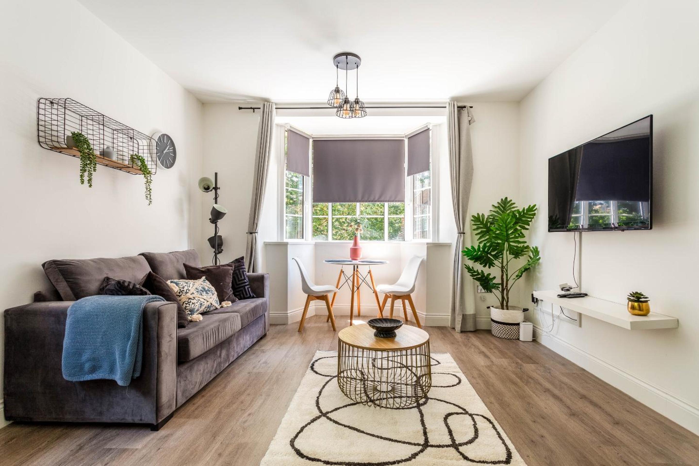 Beautiful Bluejay Escape - 1 Bed Apartment in the Heart of the City By Kozmo Properties view 4