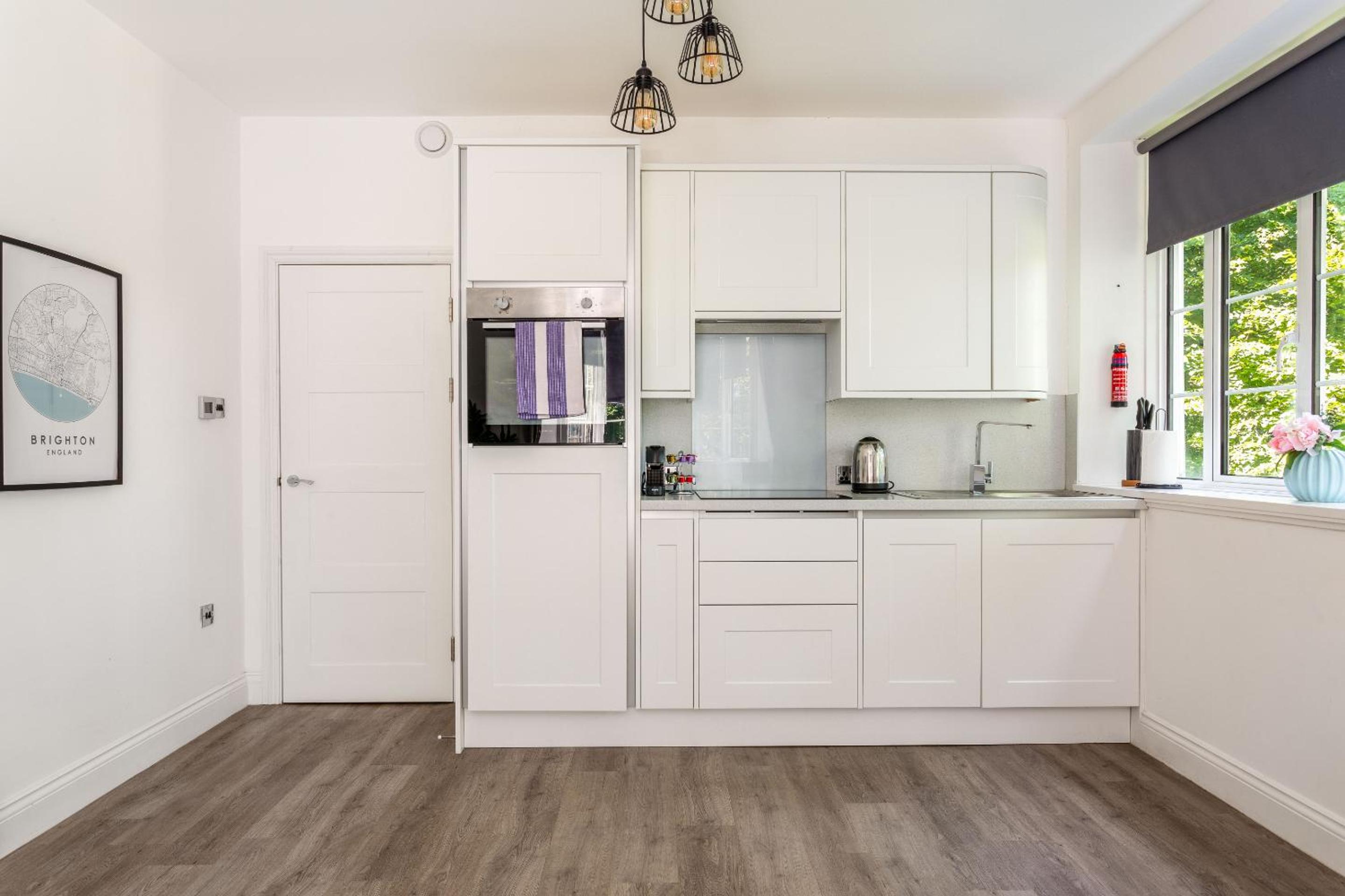 Beautiful Bluejay Escape - 1 Bed Apartment in the Heart of the City By Kozmo Properties view 2