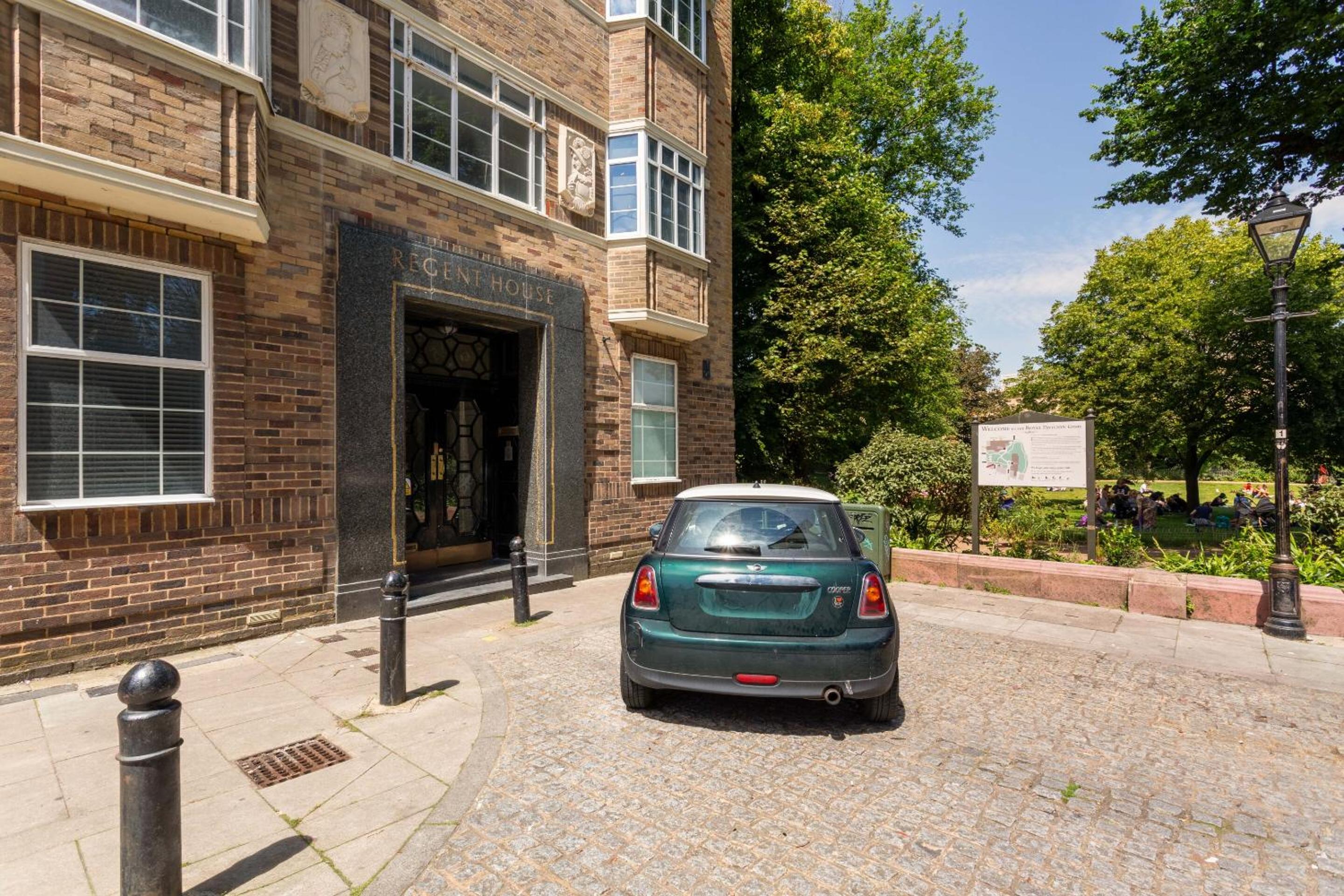 Beautiful Bluejay Escape - 1 Bed Apartment in the Heart of the City By Kozmo Properties view 3
