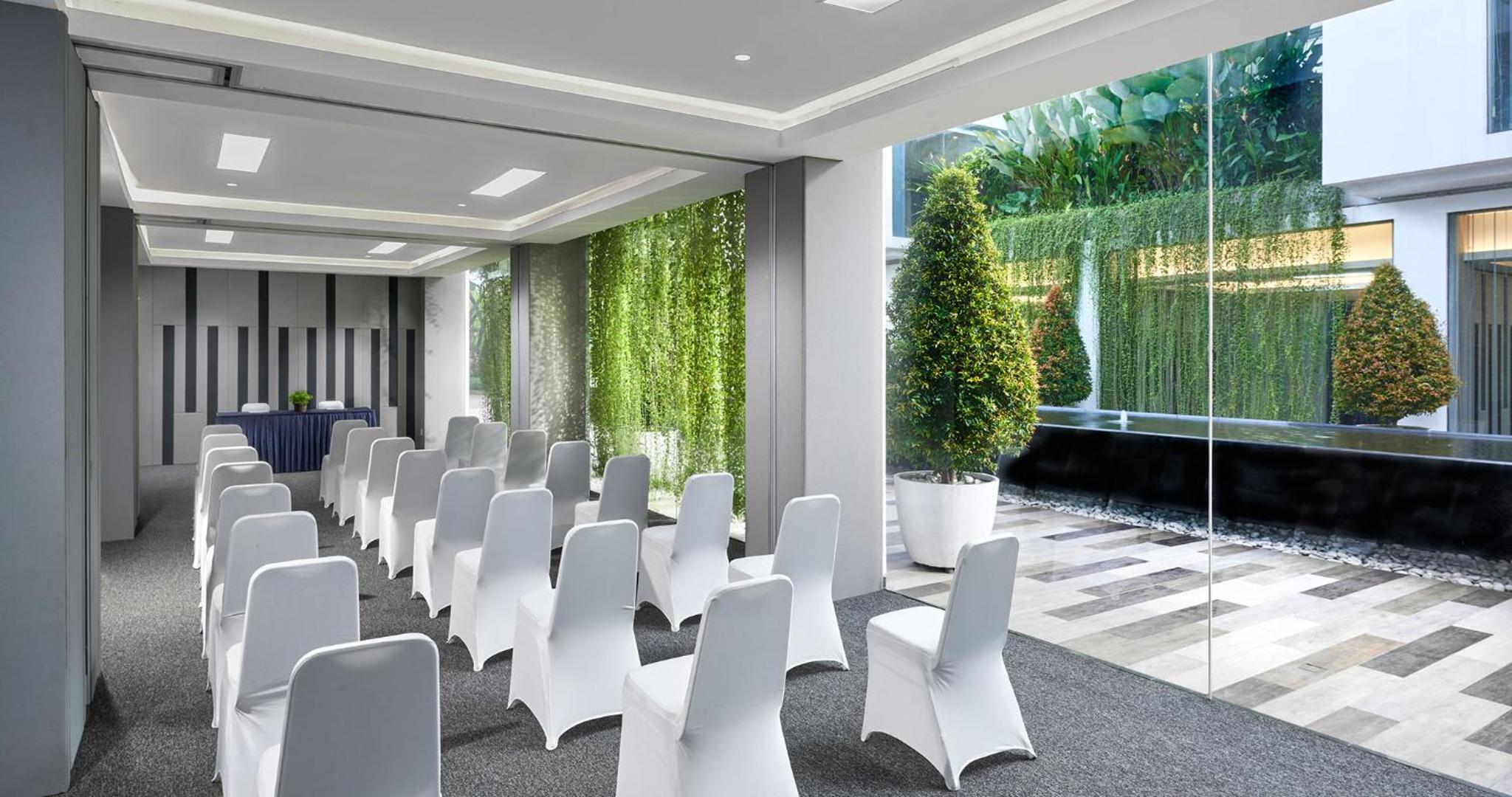 Hotel FM7 Resort Hotel Jakarta