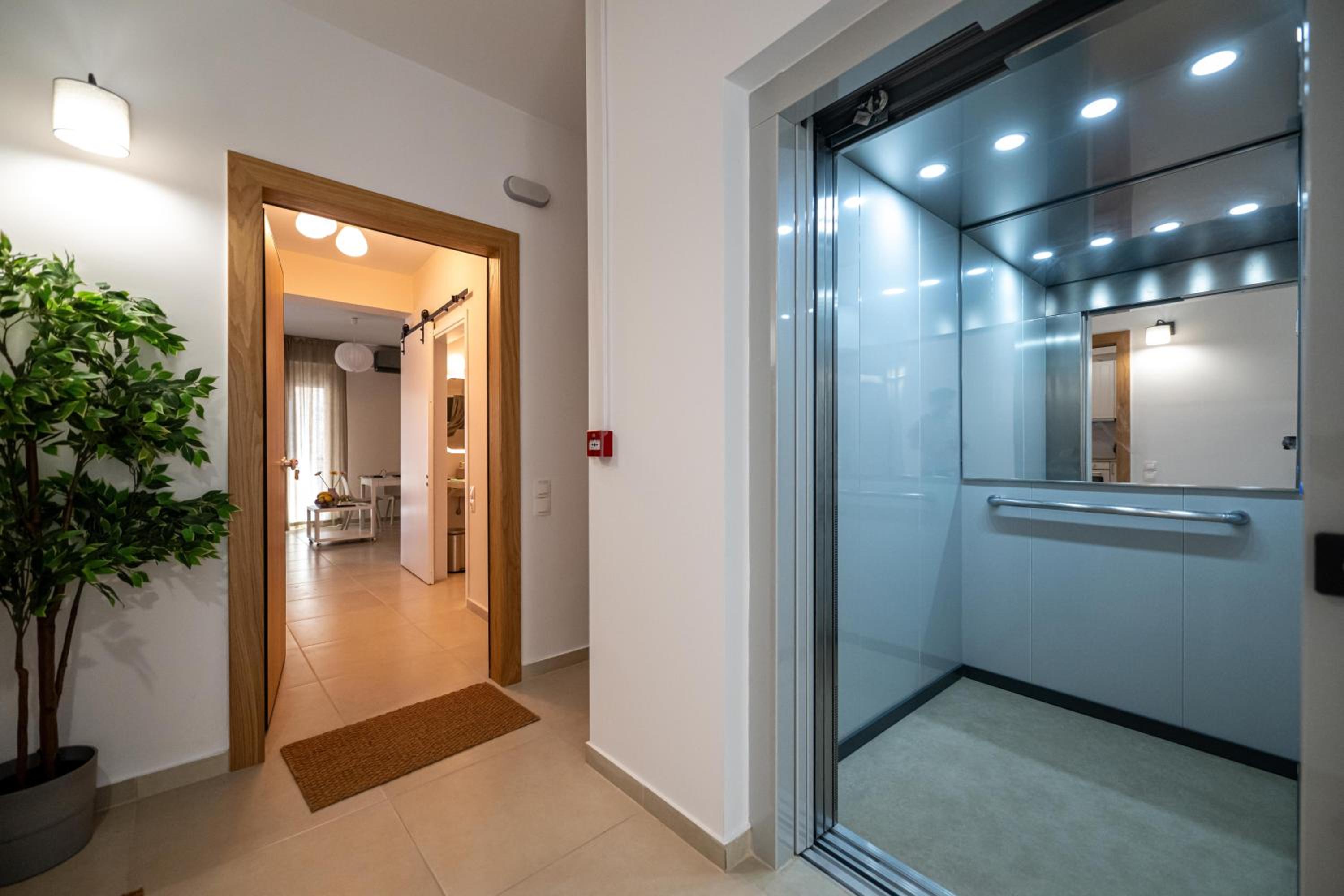 HomEasy Apartments - Kalamata Central Getaways with Private Parking