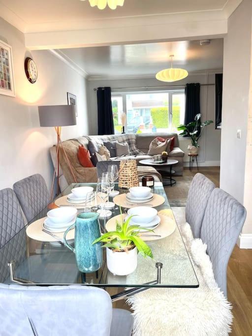 Pet friendly, spacious house, sleeps 6