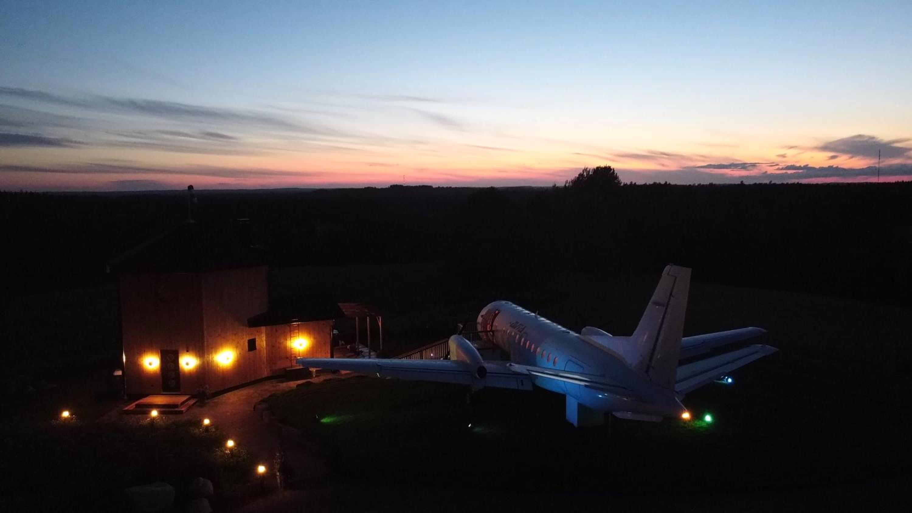 Ilmatar Airplane Lodge