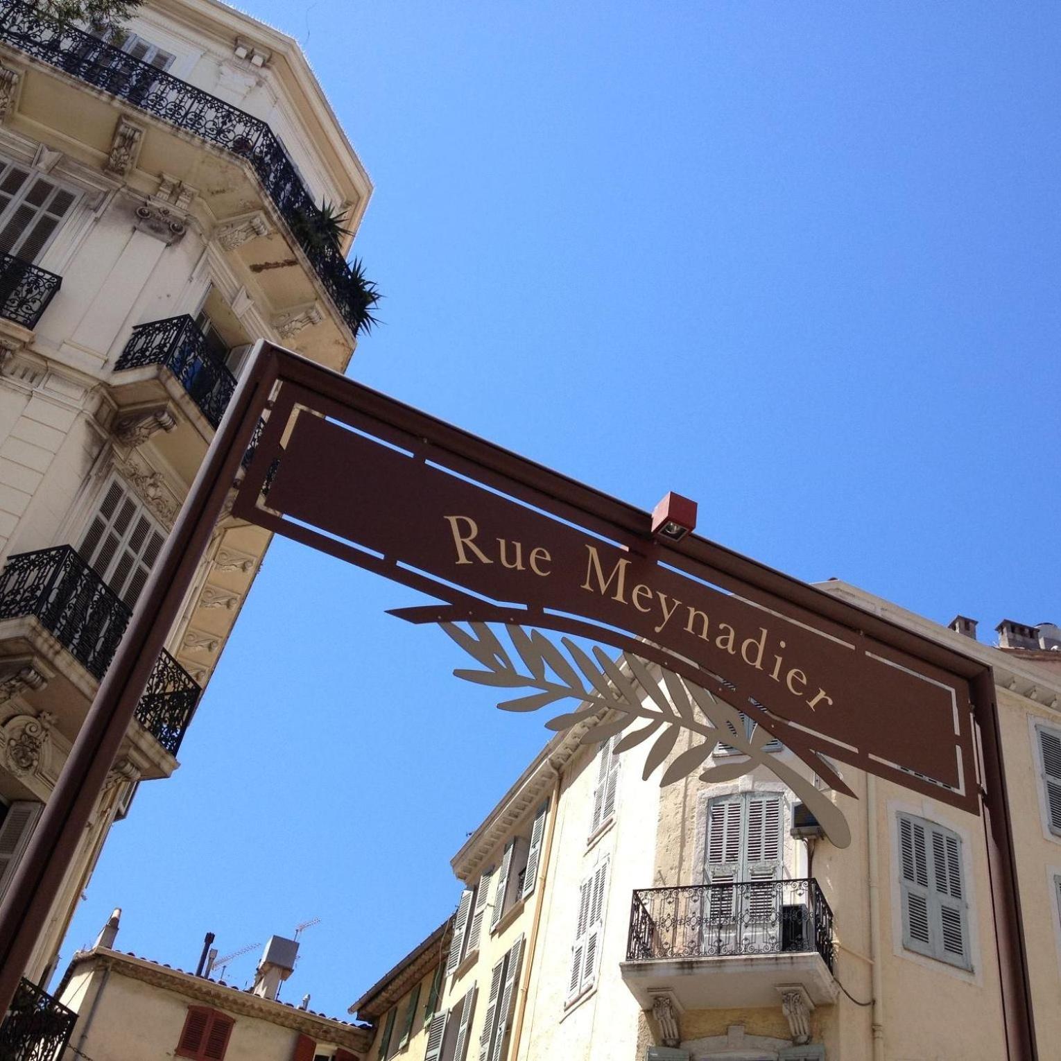 3 ROOMS - DOWNTOWN CANNES - 2 MIN FROM PALAIS Festivals