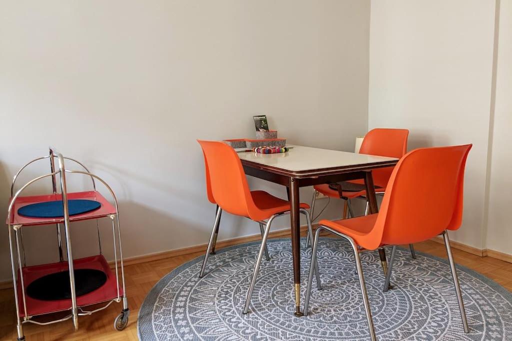 Stilvolle Moderne unter hohen Decken