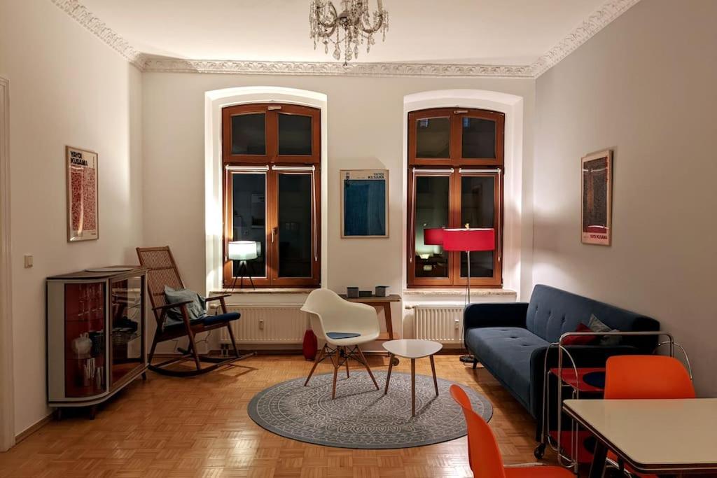 Stilvolle Moderne unter hohen Decken