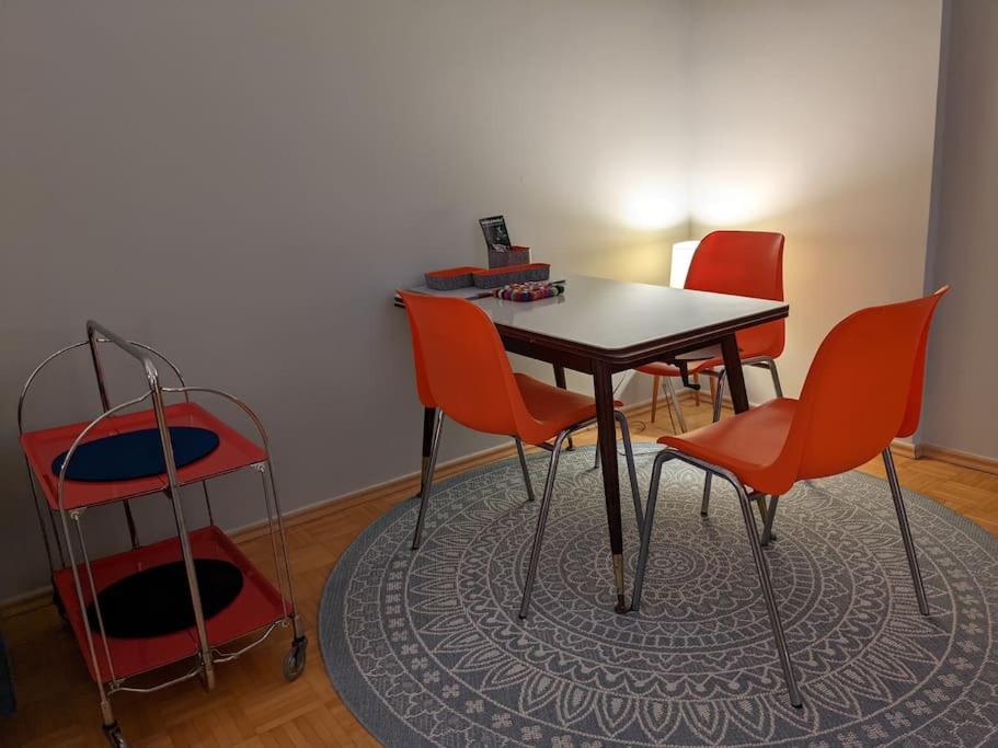 Stilvolle Moderne unter hohen Decken