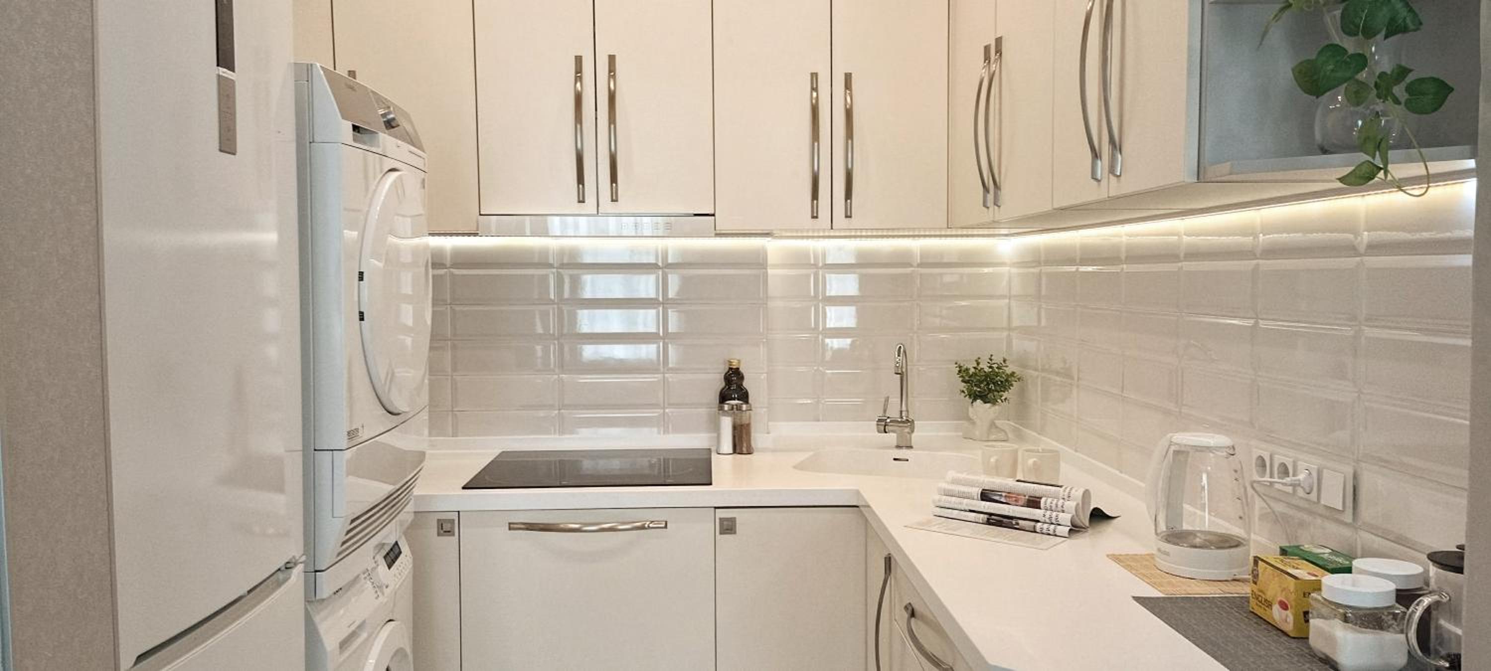 Old Town Two Bedroom Apartment near Dome Square & Scenic Waterfront