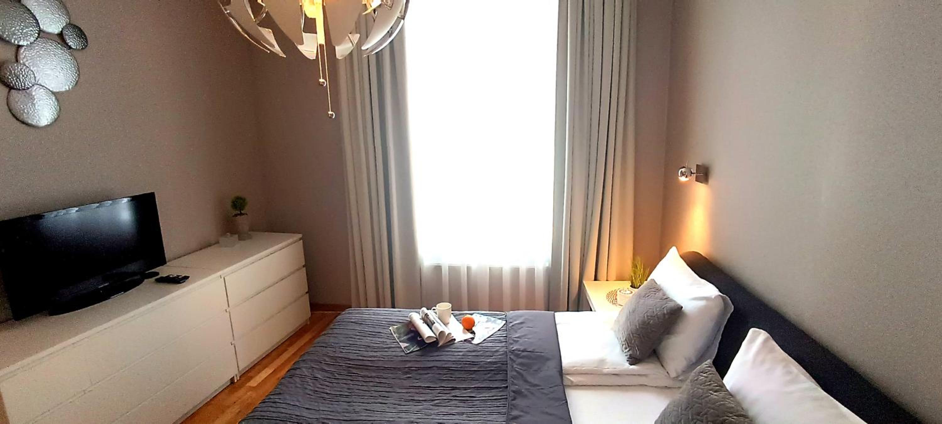 Old Town Two Bedroom Apartment near Dome Square & Scenic Waterfront