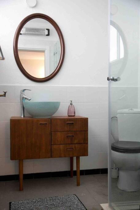 Herzliya Gem Renovated Apartment, Near Beach view 5