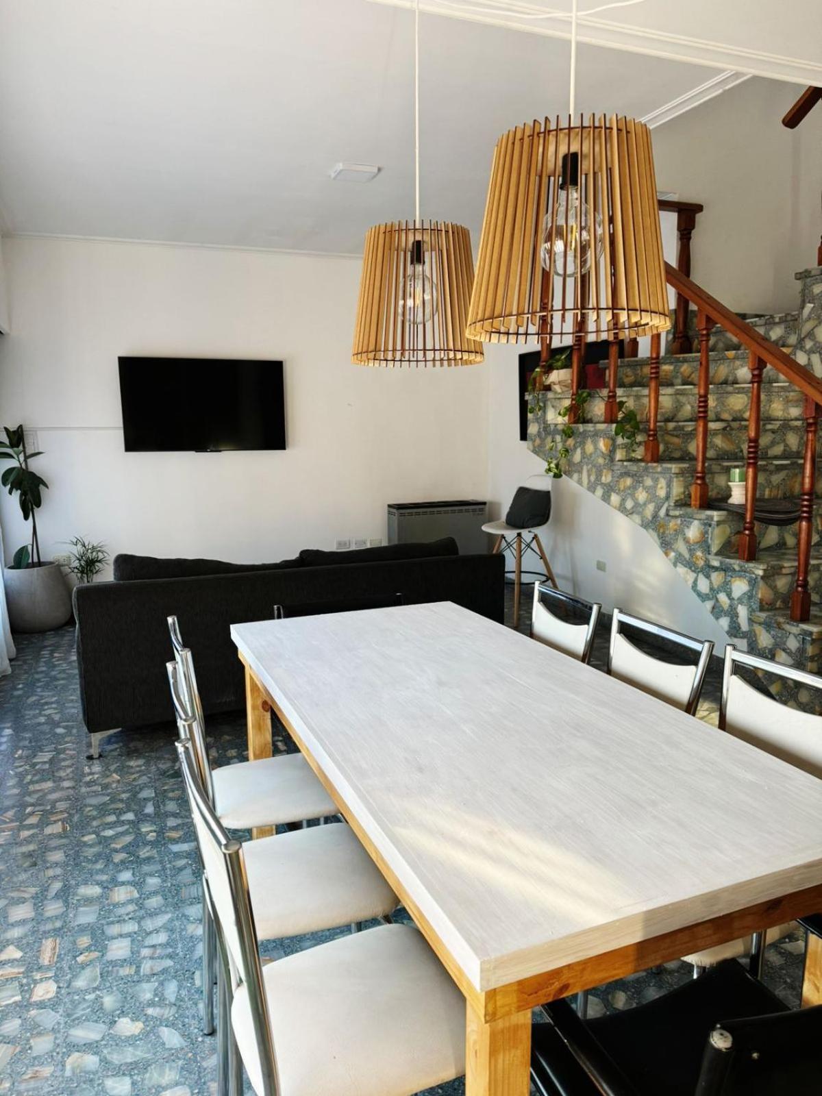 Casa Zona Residencial , pileta, garage doble y quincho con parrilla