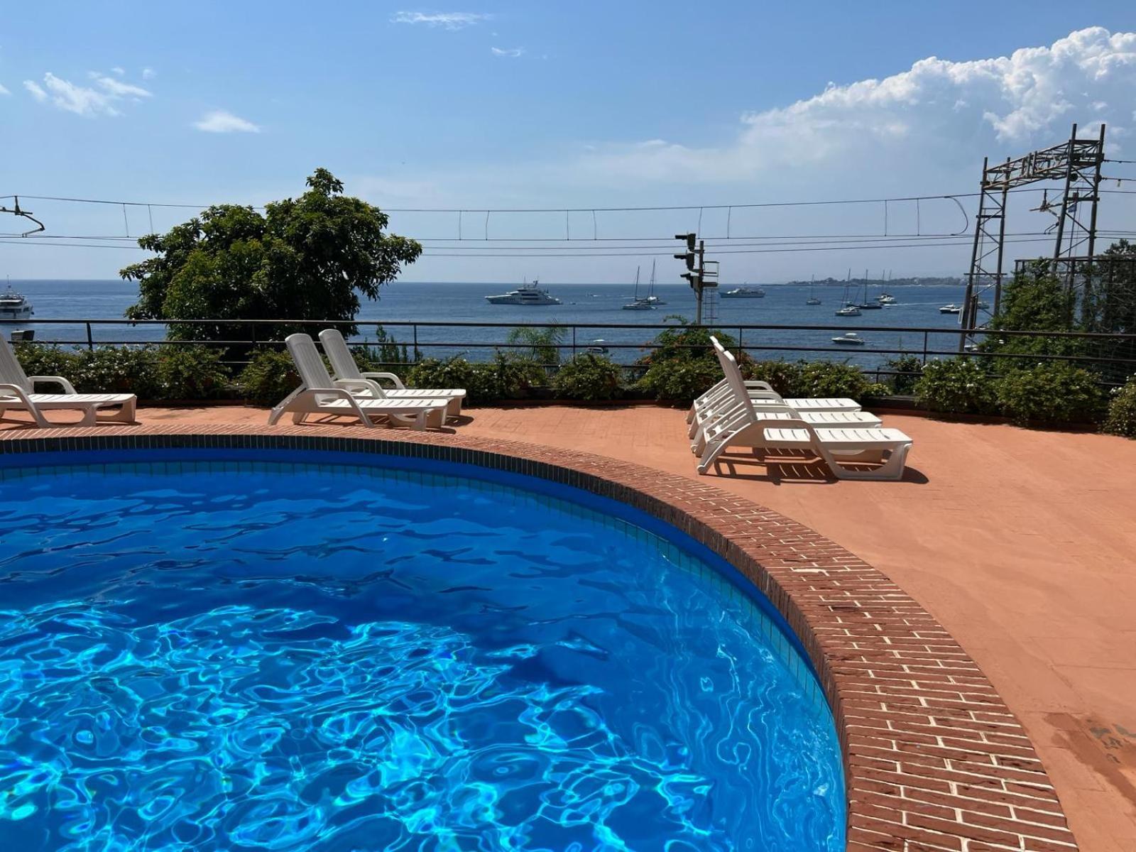 Taormina pool seaview photo 4