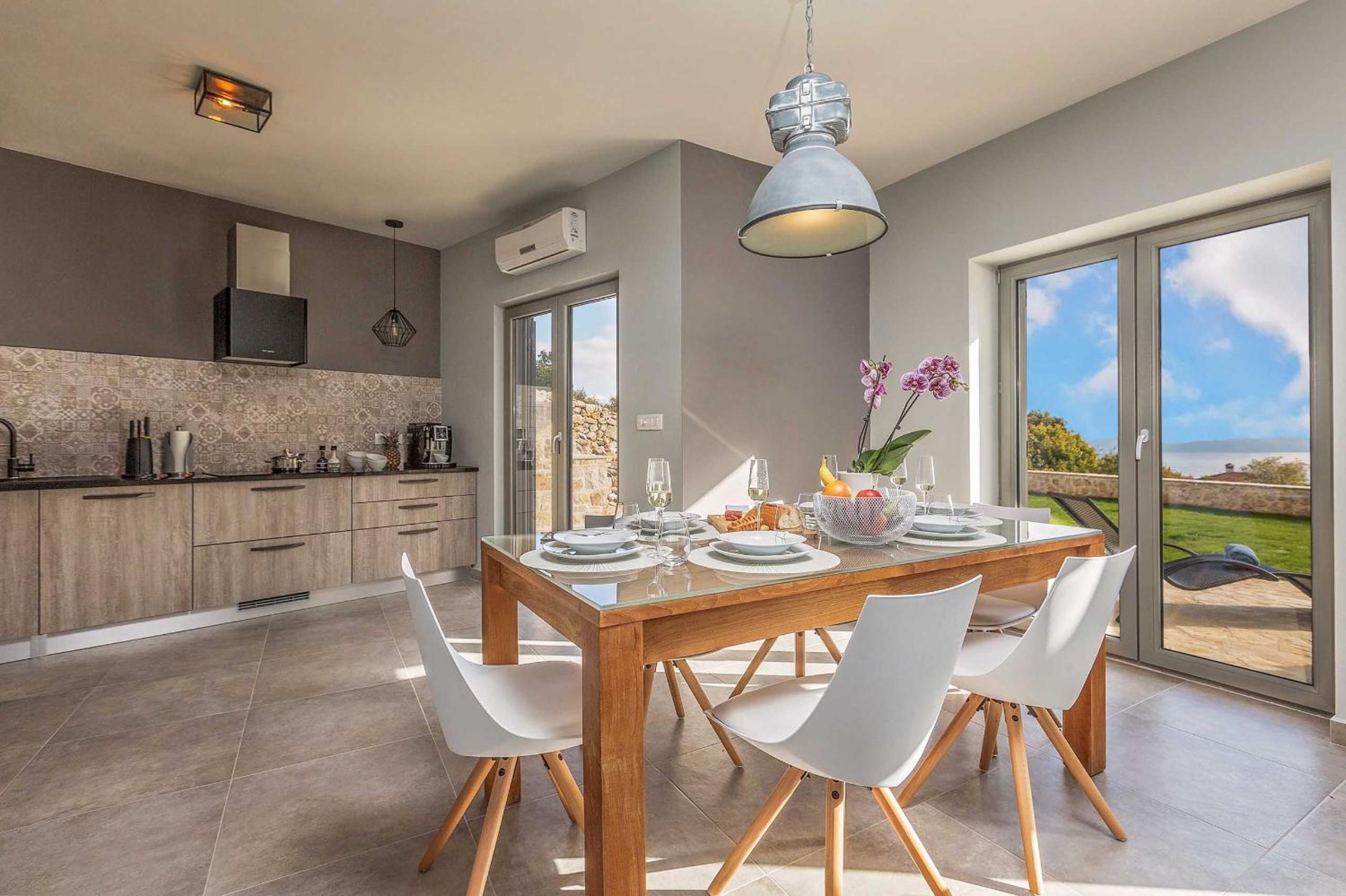 Villa Soleil in peaceful location with a sea view view 3
