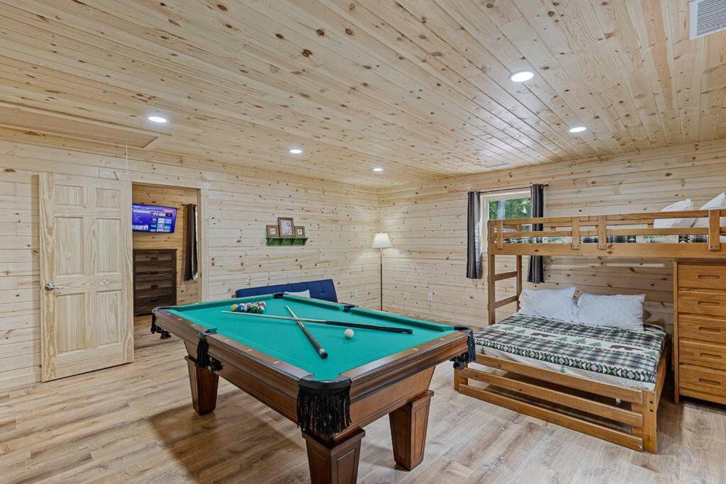 5 Bedroom Huge Luxury Cabin Perfect for Family Getaway view 4