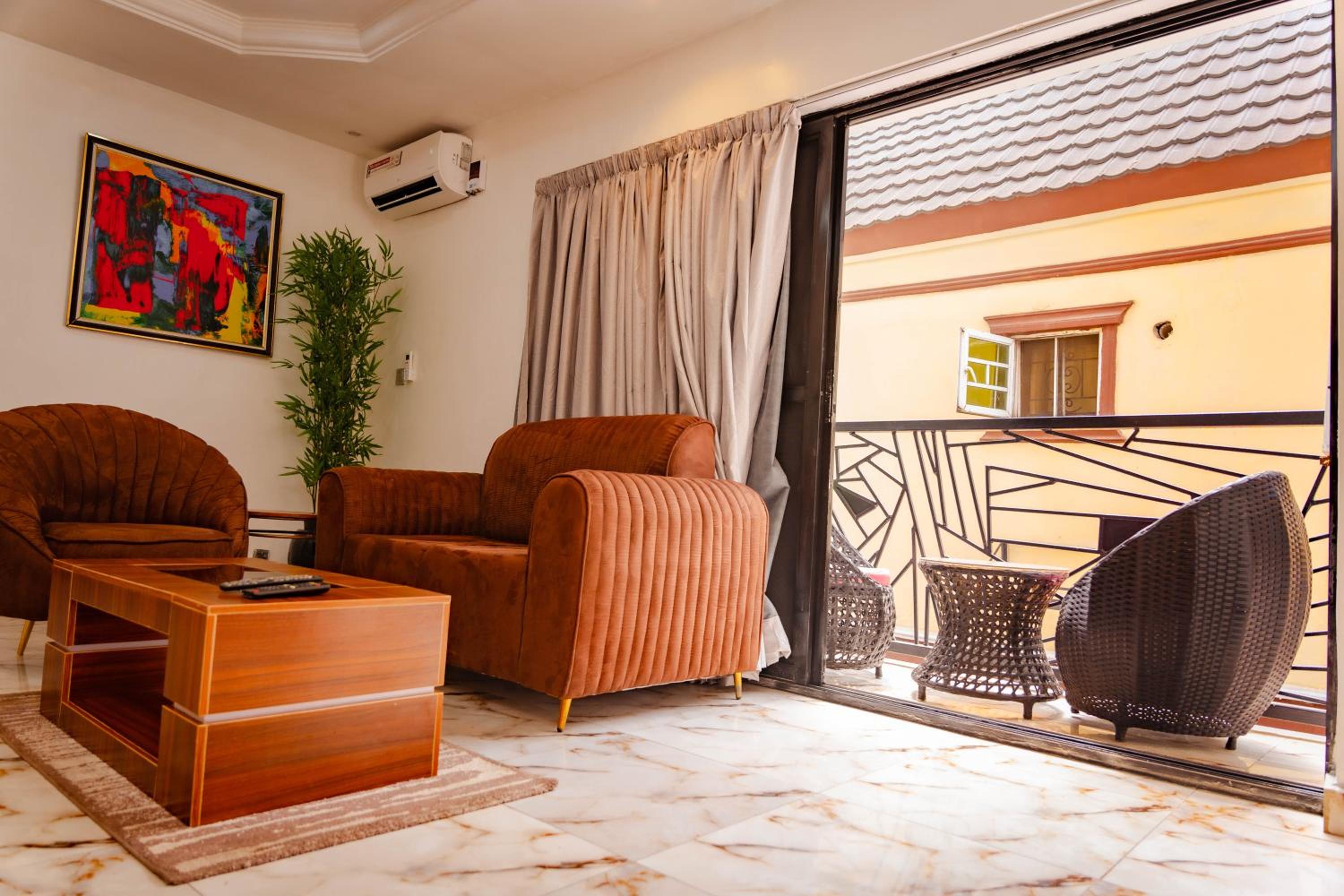 1-Bed Flat - Lekki Phase 1 - Pool - Spa - Balcony view 4