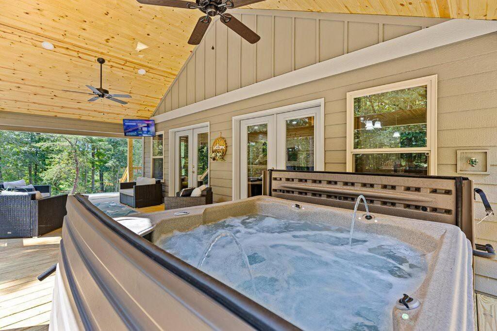 5 Bedroom Huge Luxury Cabin Perfect for Family Getaway view 3