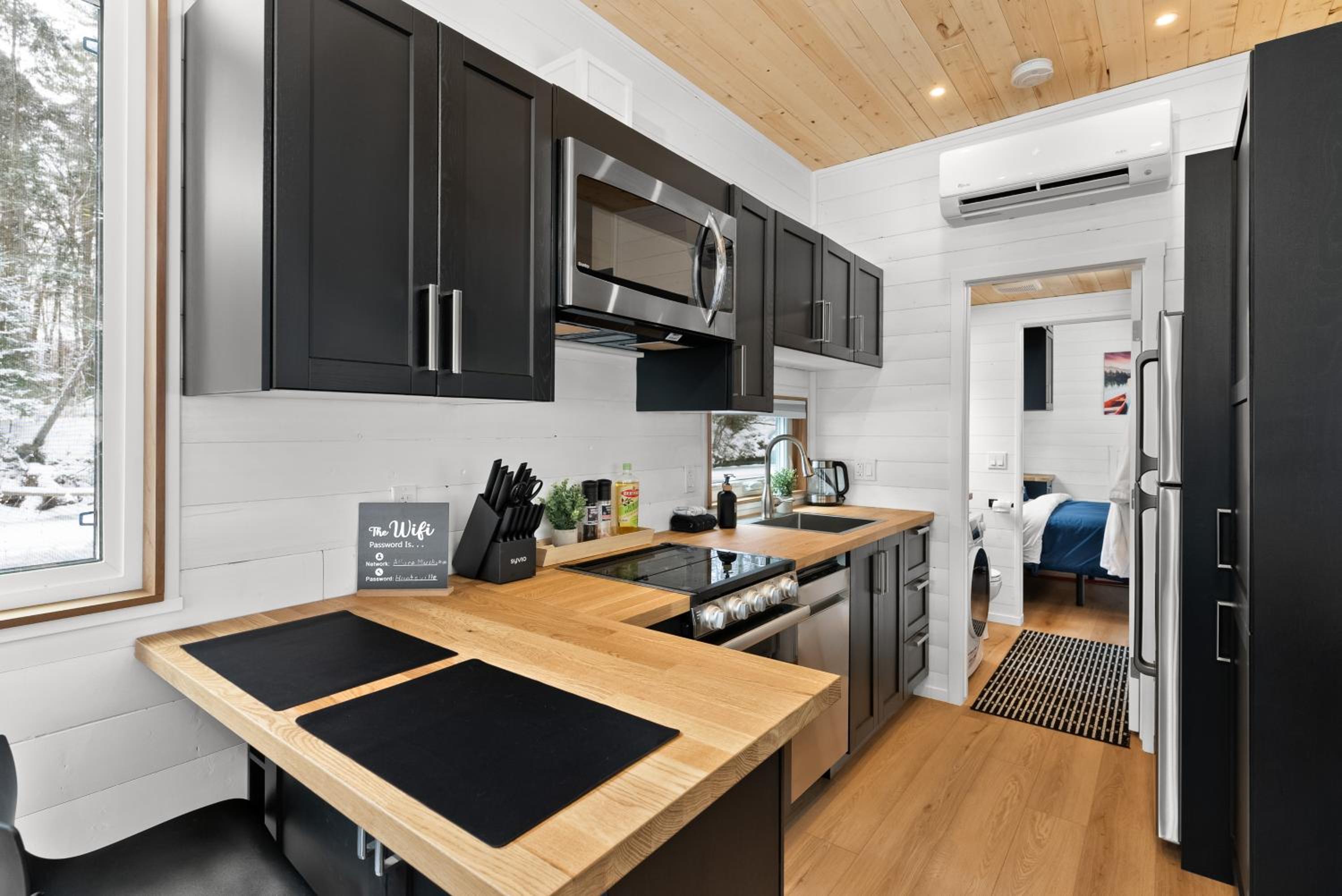 Allure Muskoka Houseboat