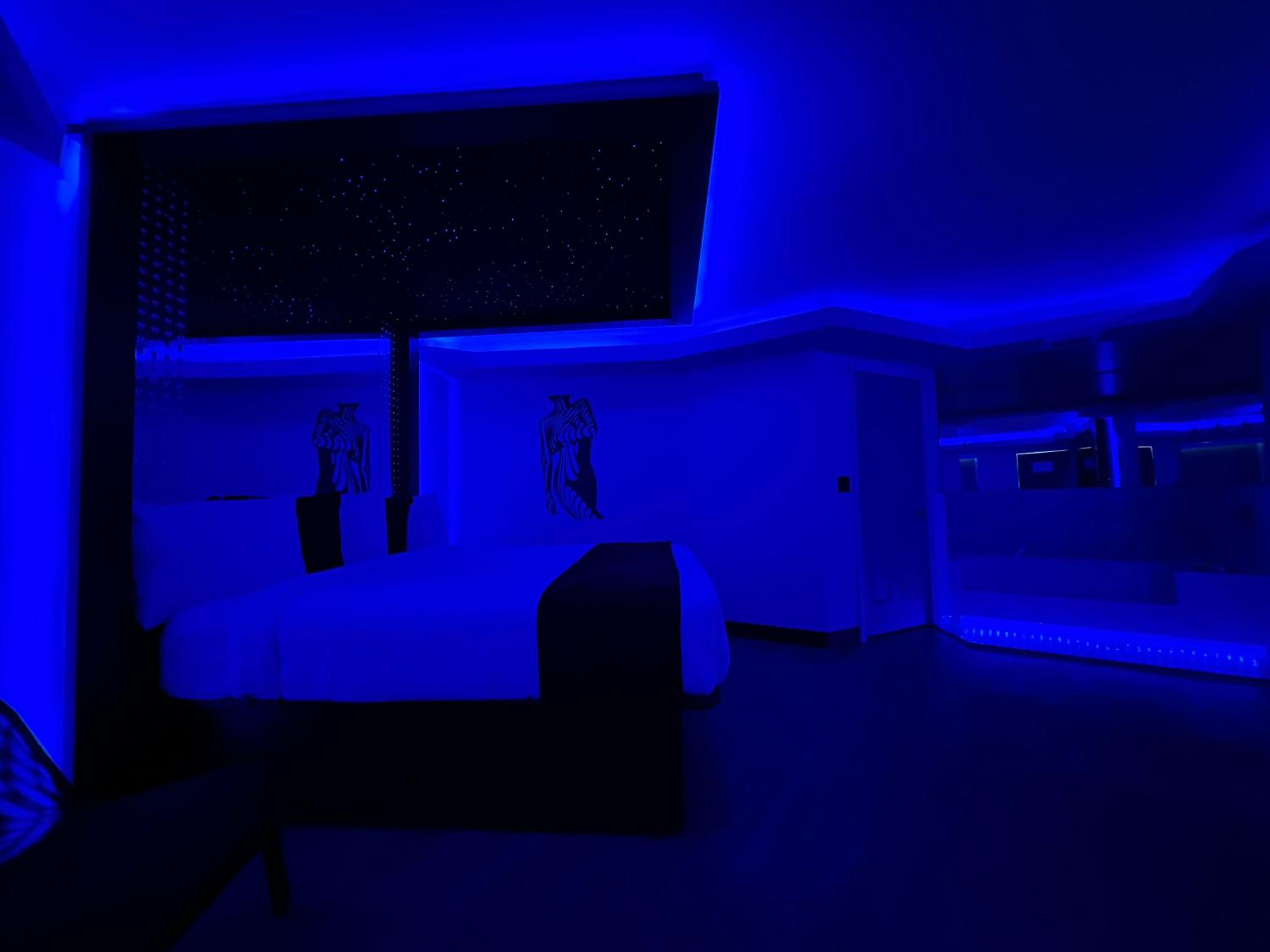 Imperial Suites, Adults Only