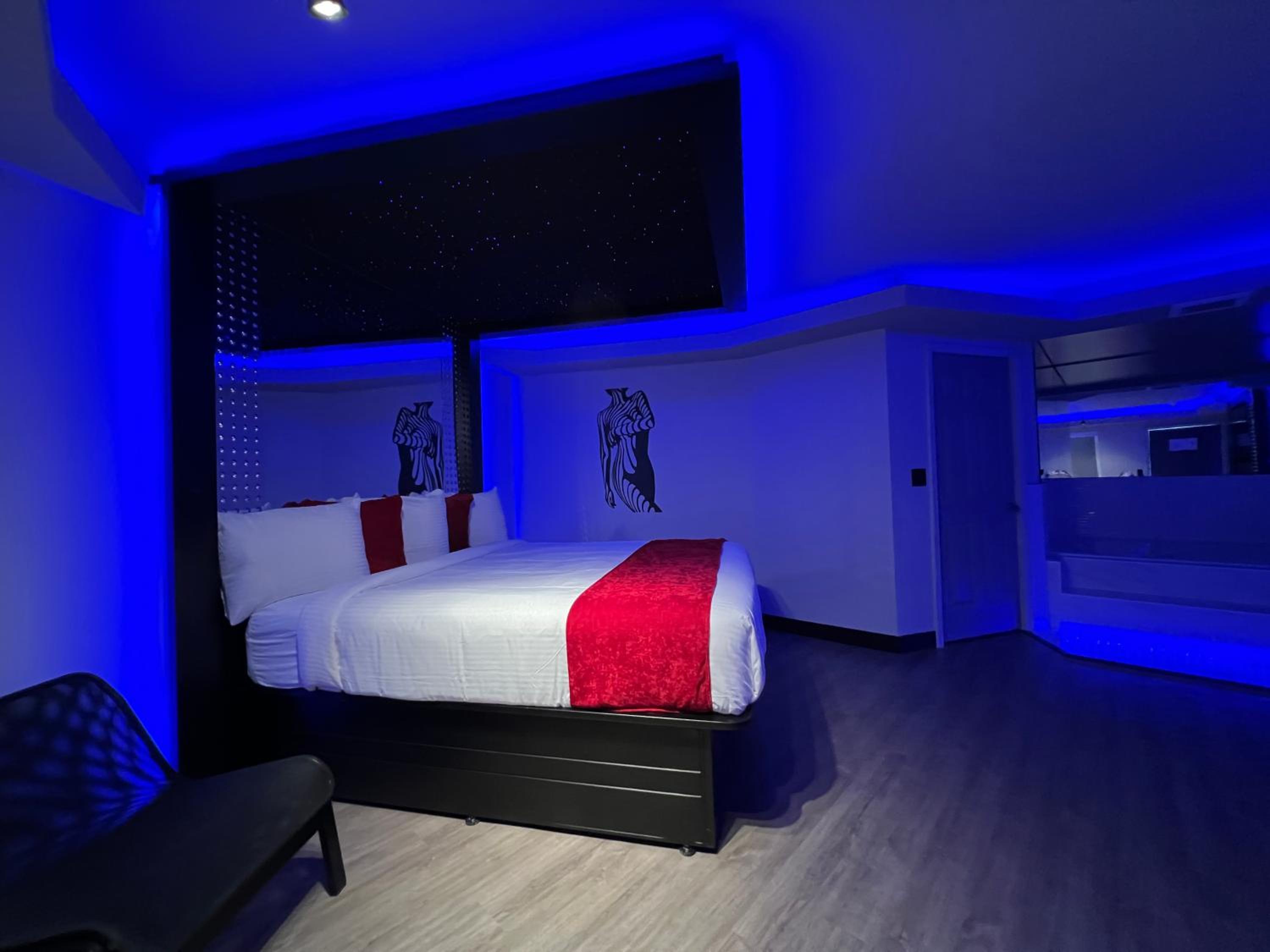 Imperial Suites, Adults Only