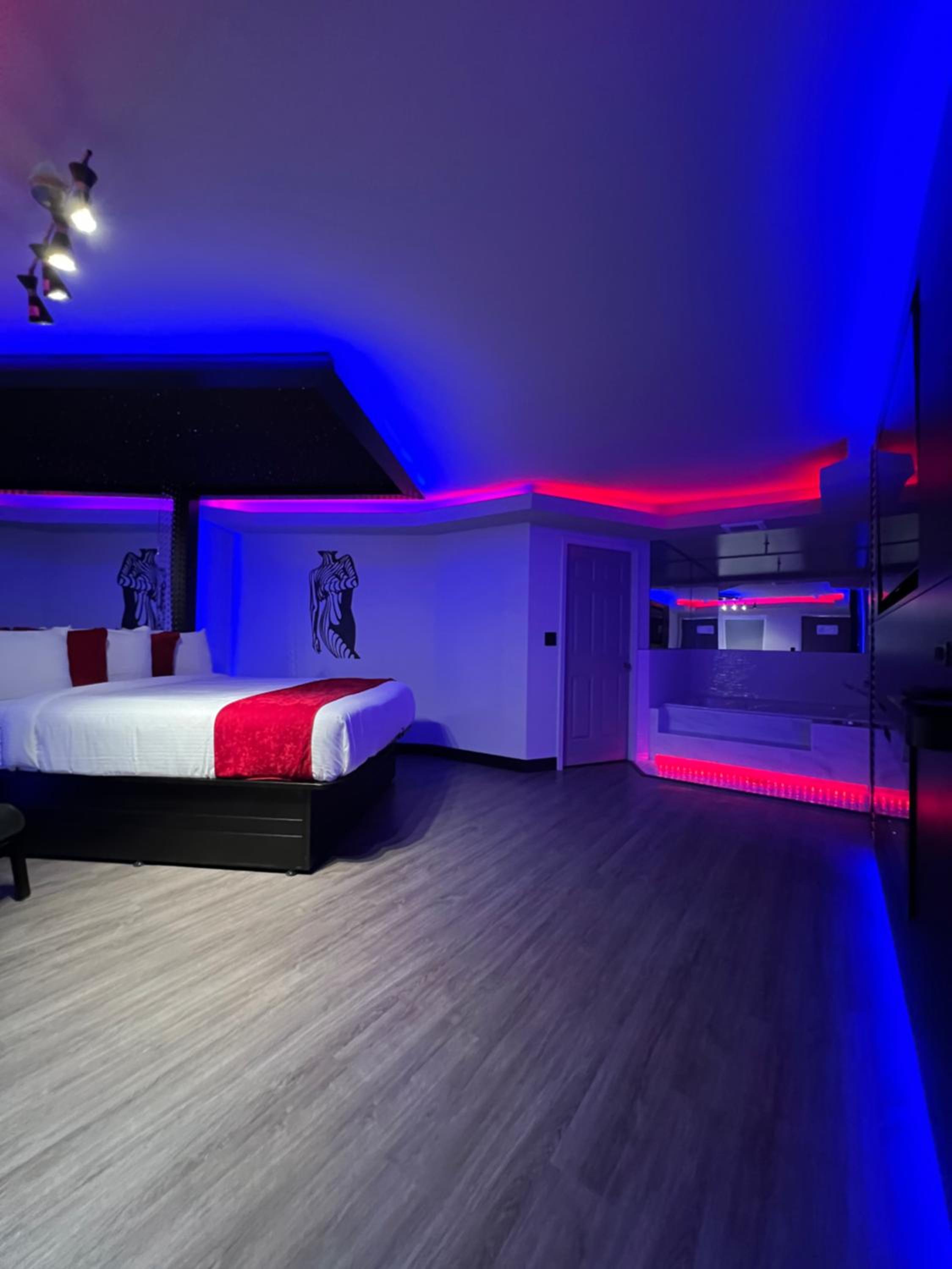 Imperial Suites, Adults Only