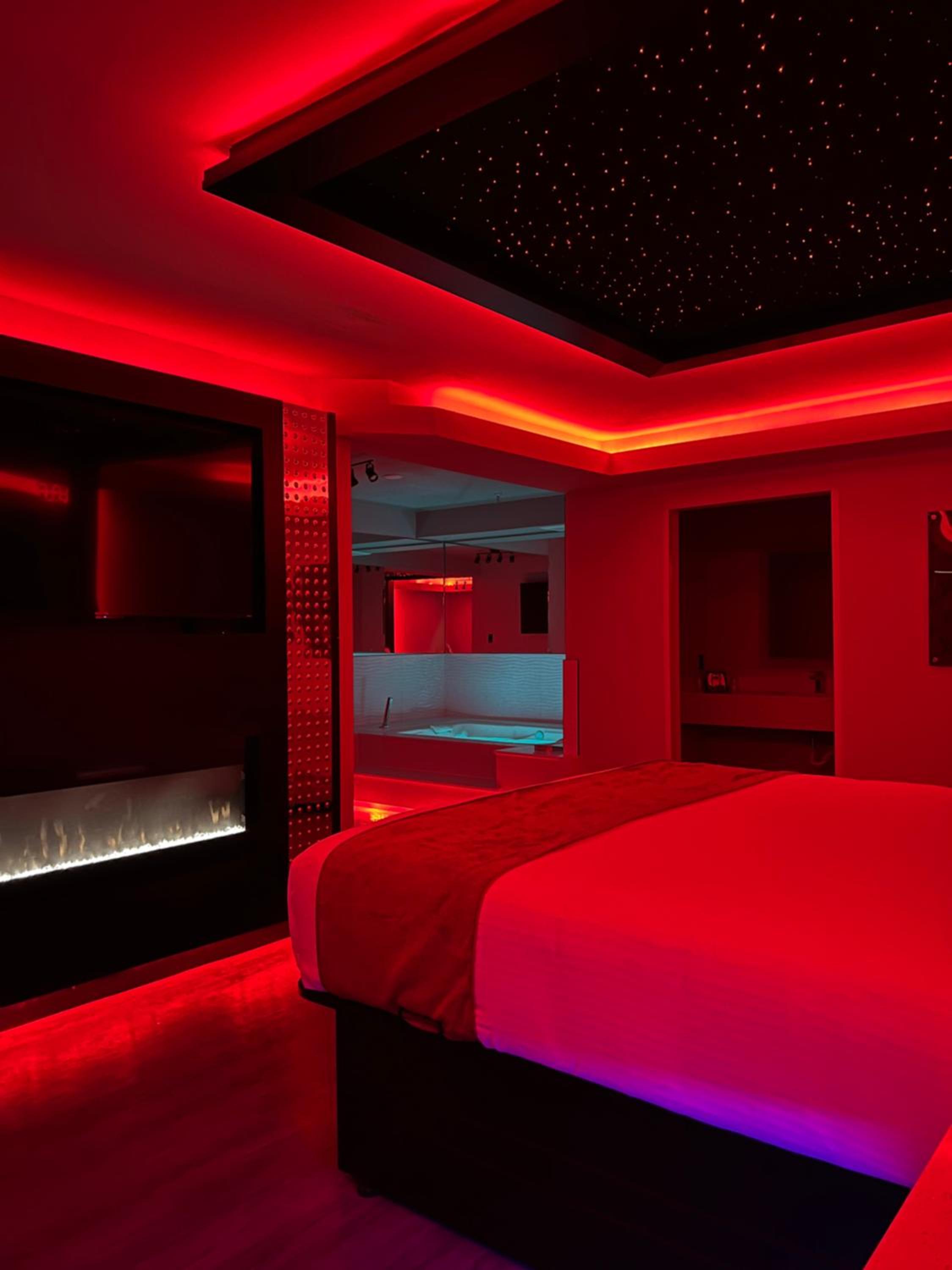 Imperial Suites, Adults Only