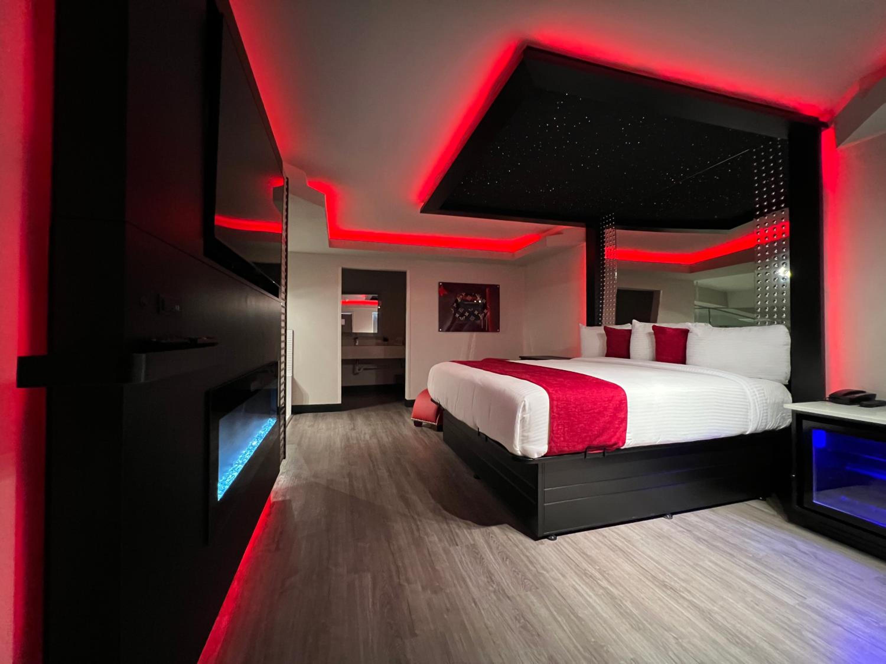 Imperial Suites, Adults Only