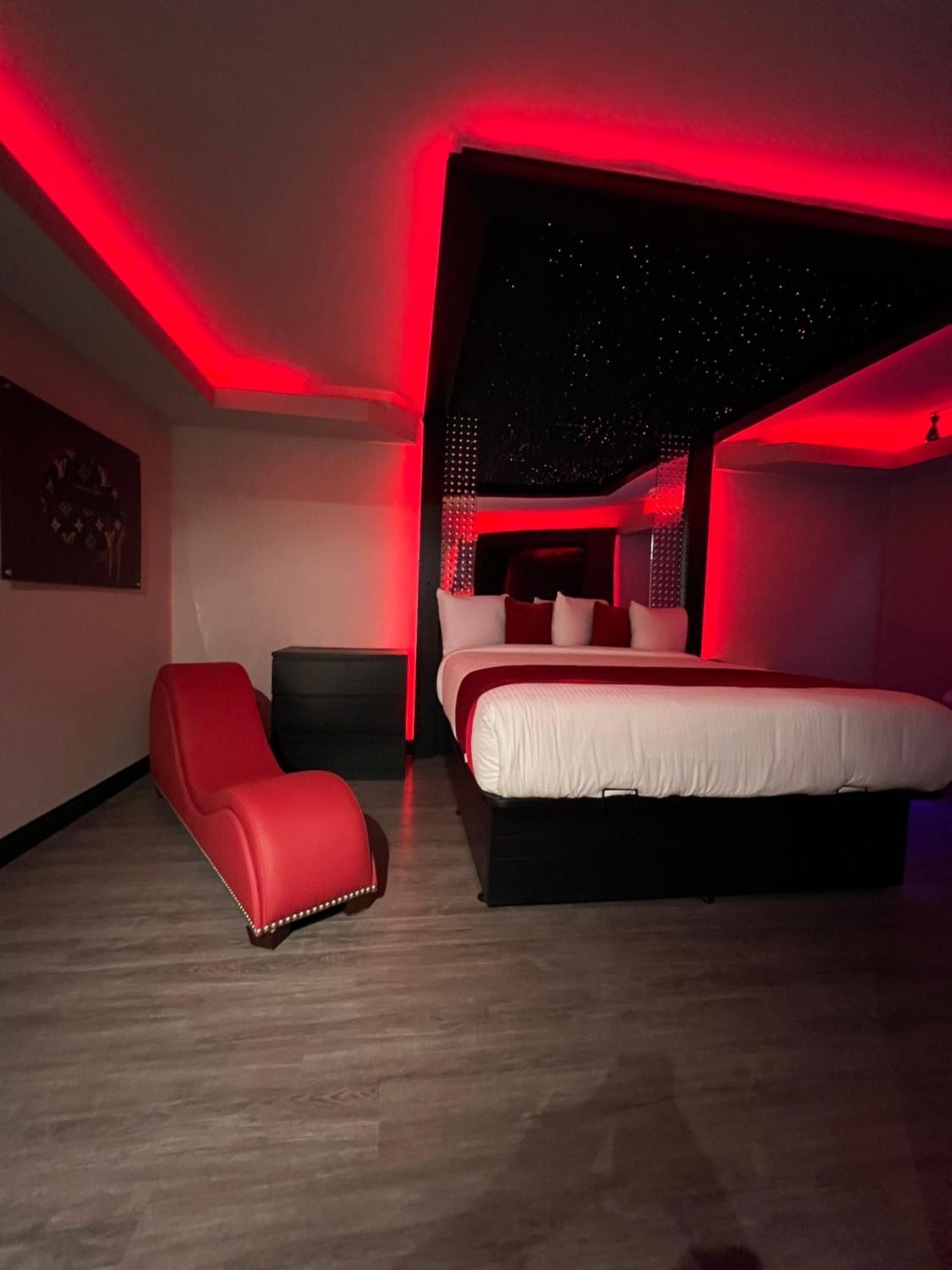 Imperial Suites, Adults Only