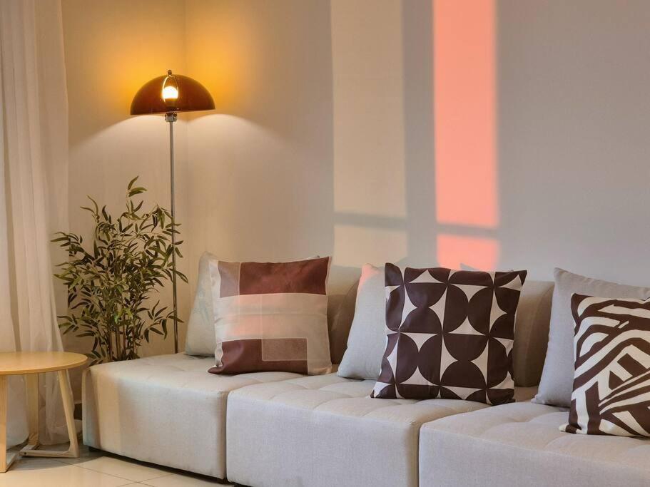 Heart of Mount Austin Cozy 2 Rooms 4 Pax