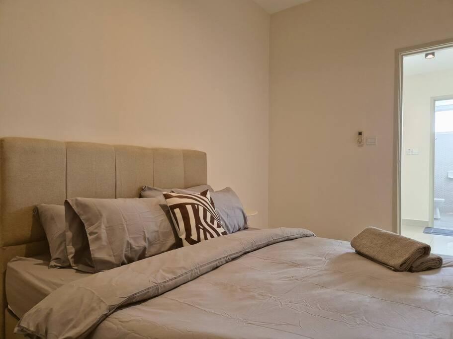 Heart of Mount Austin Cozy 2 Rooms 4 Pax