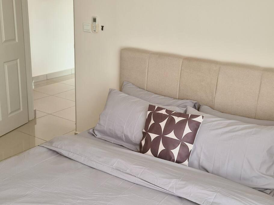 Heart of Mount Austin Cozy 2 Rooms 4 Pax