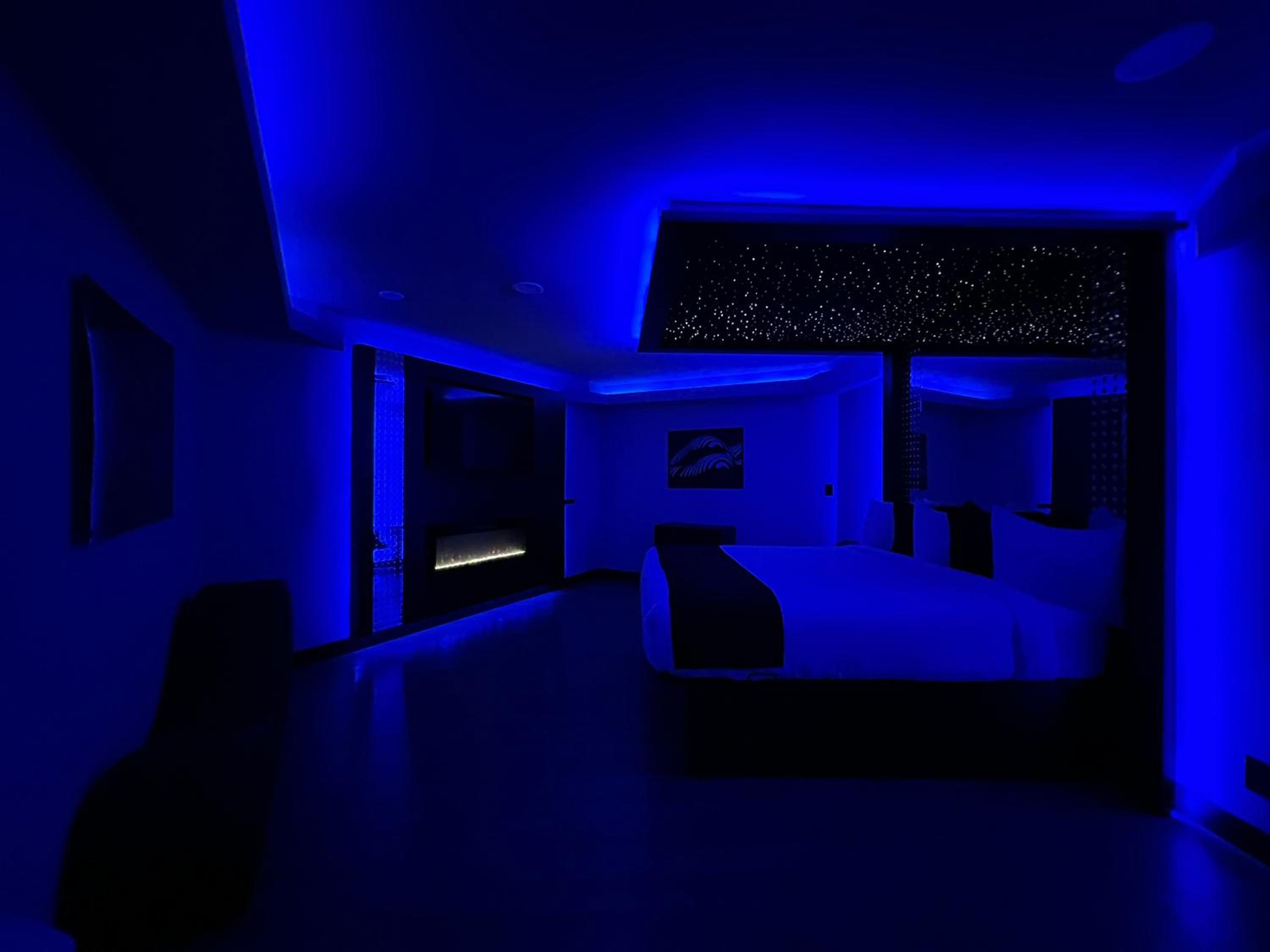 Imperial Suites, Adults Only