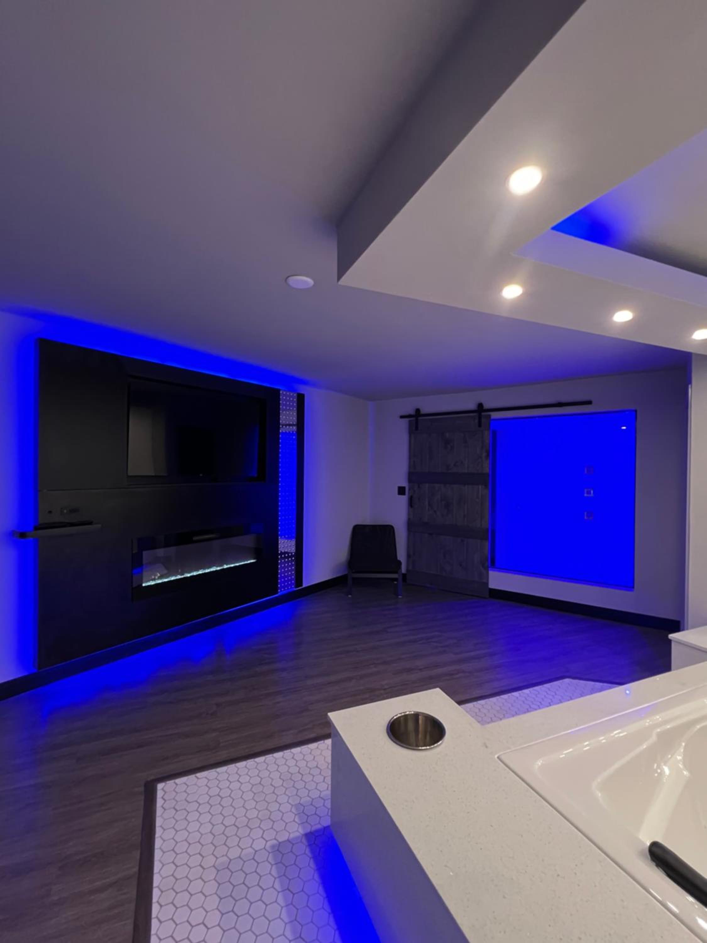 Imperial Suites, Adults Only