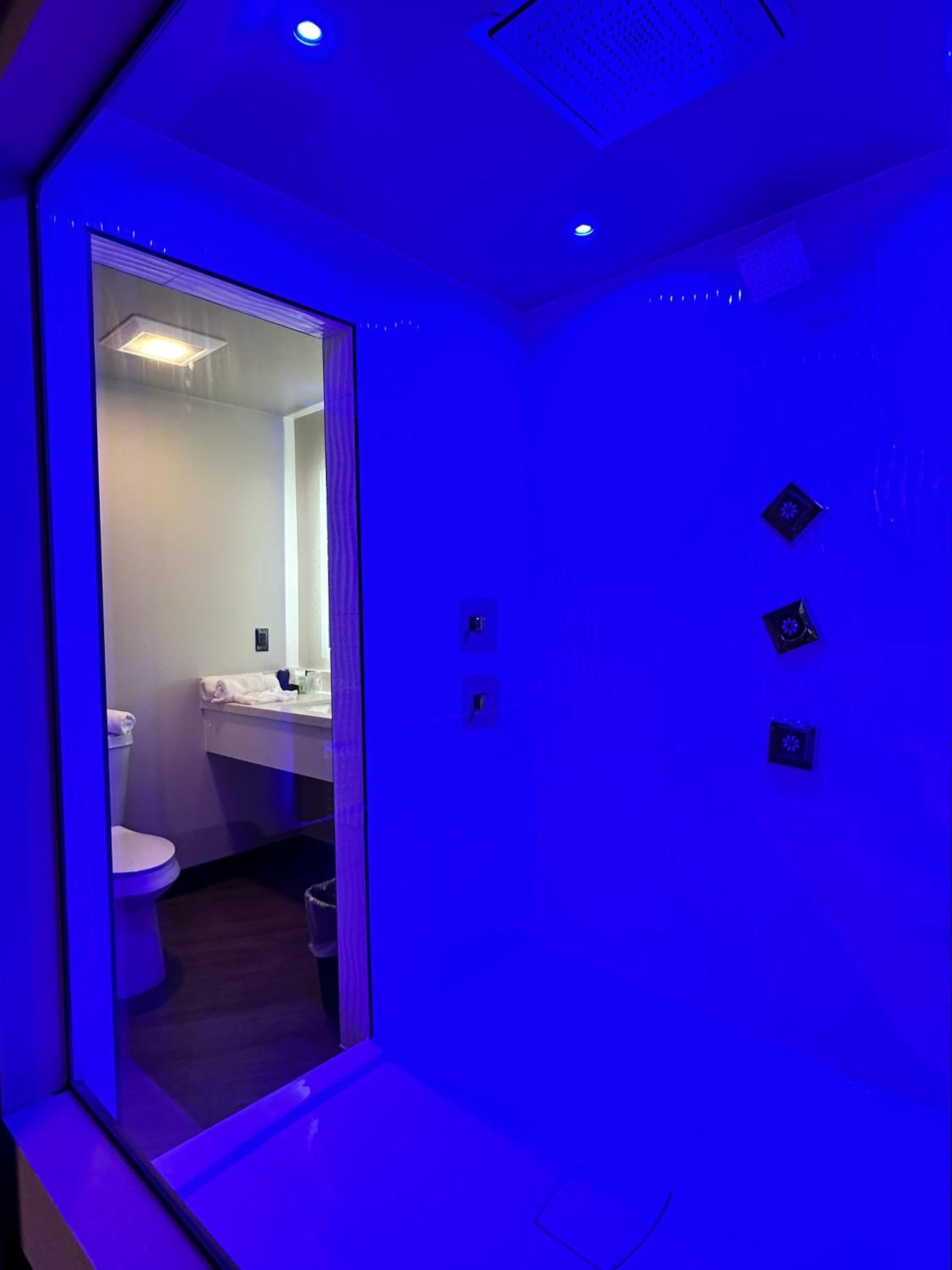 Imperial Suites, Adults Only