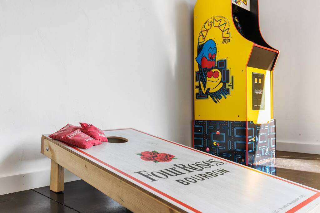 Hotel Stadium District walking distance, Tailgate Garage - Image 1