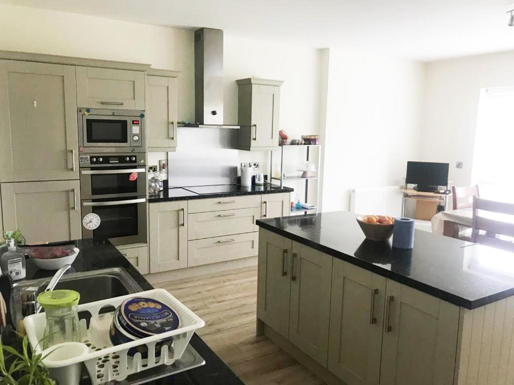 Private single bedroom in beautiful house