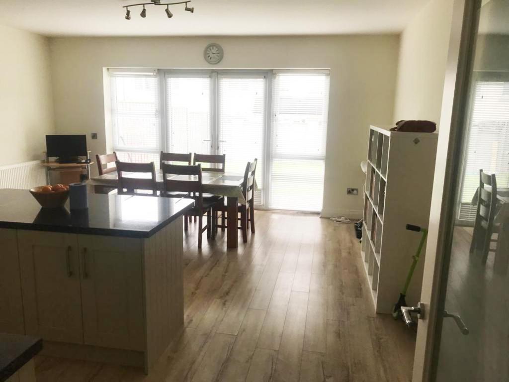 Private single bedroom in beautiful house