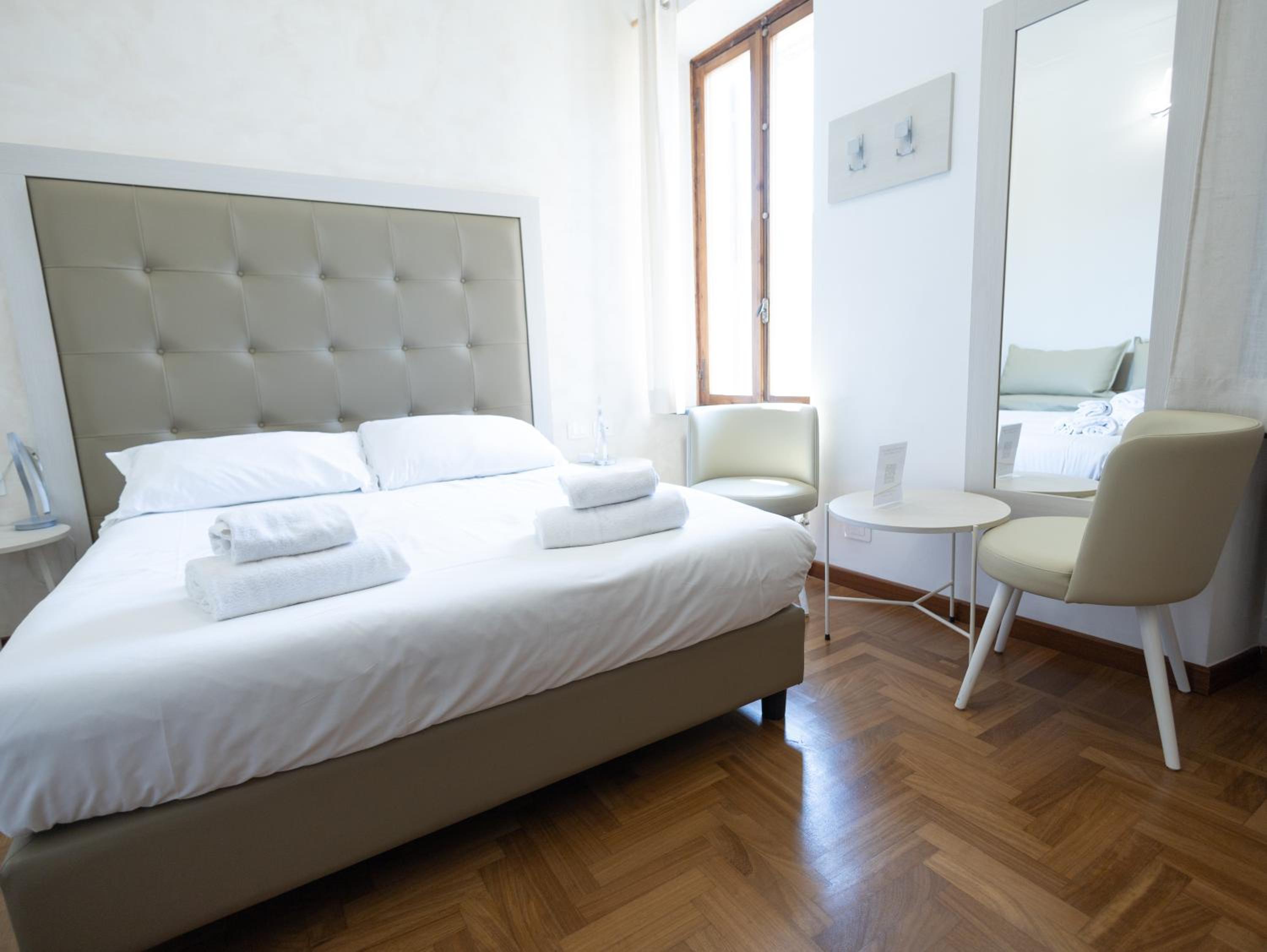 Romerooms Condotti