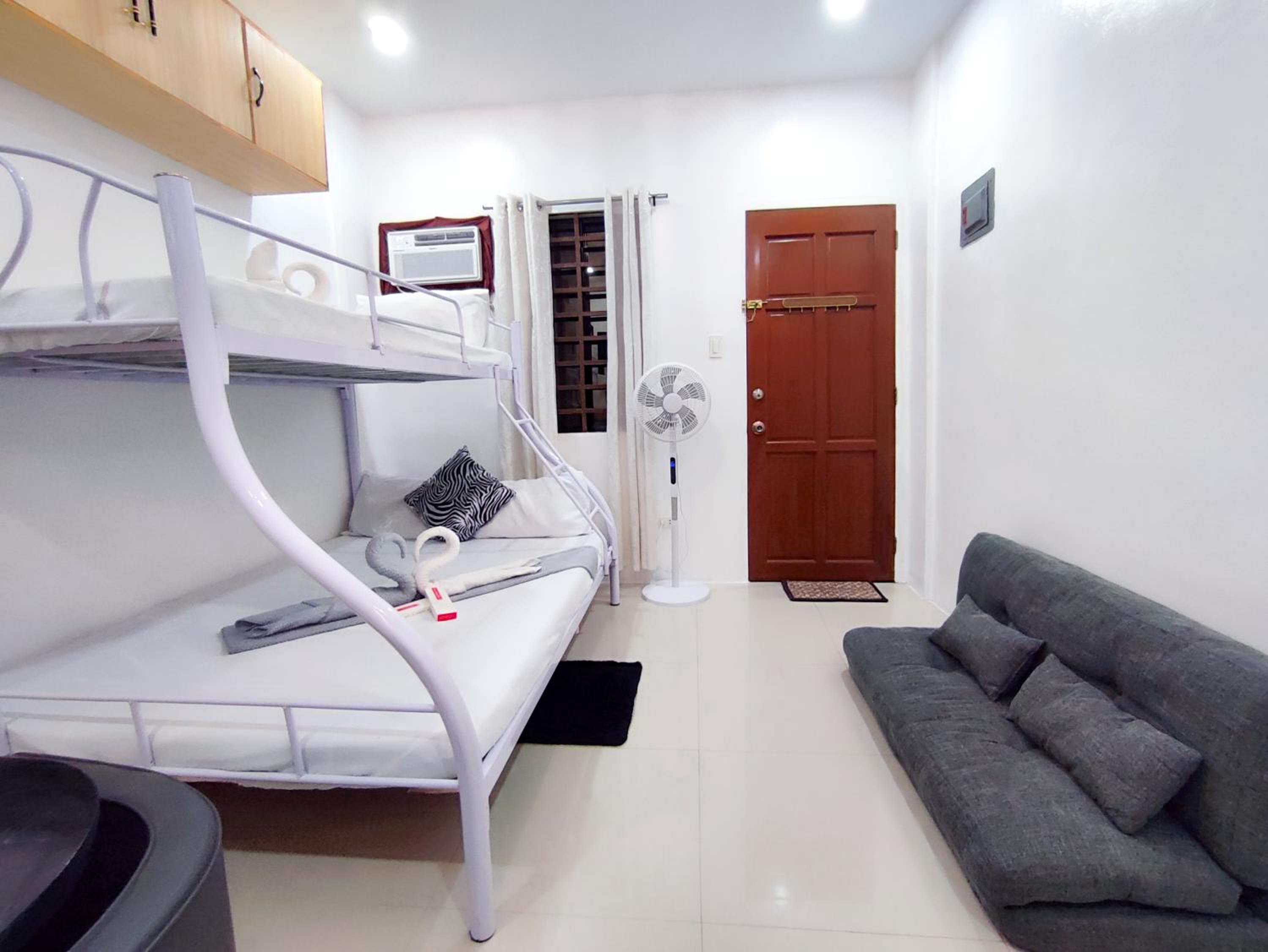 SNOW Studio Apartment - Near Clark International Airport view 4