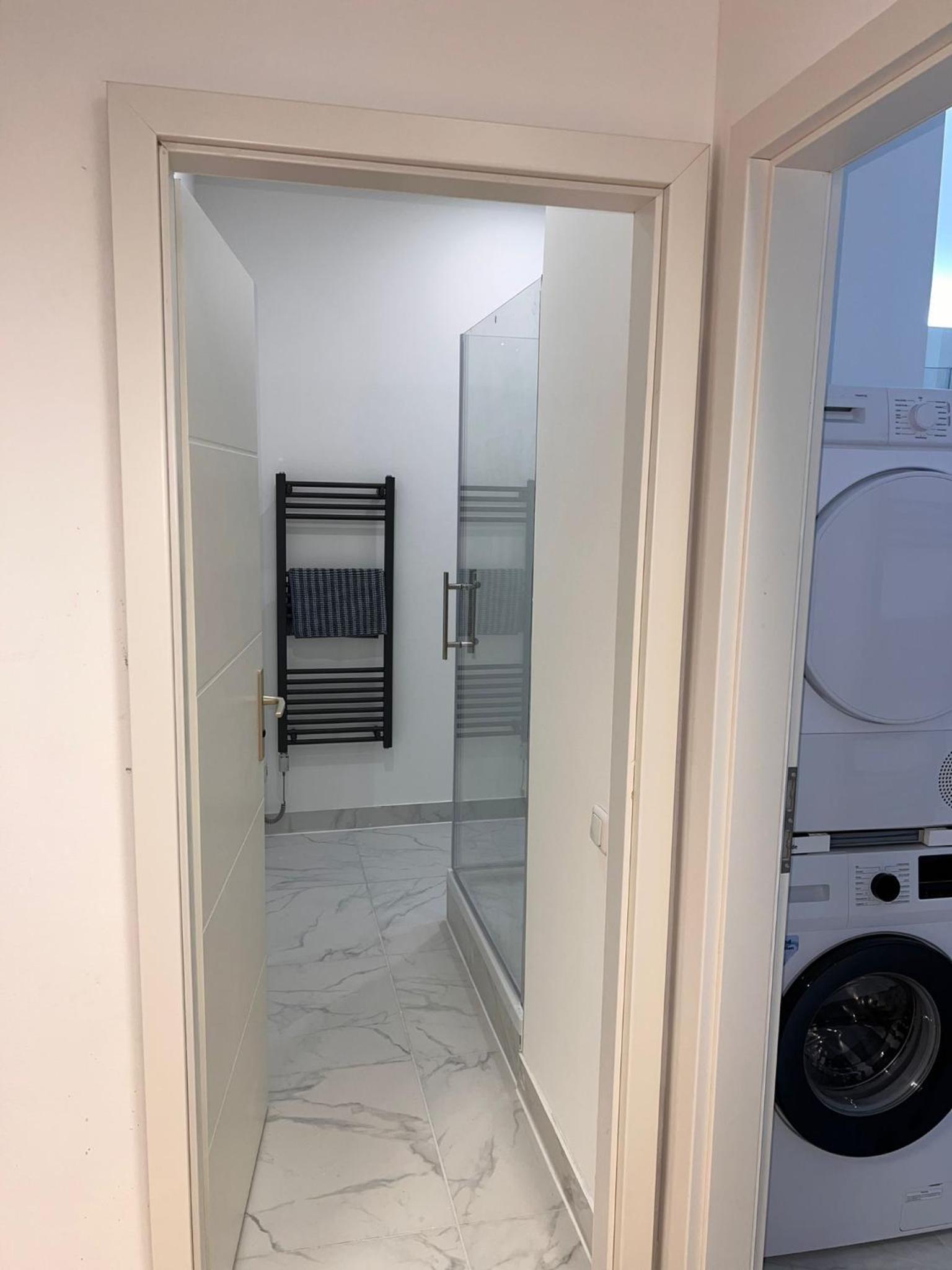 BIG 7RMS City Central Loft, 1ALocation