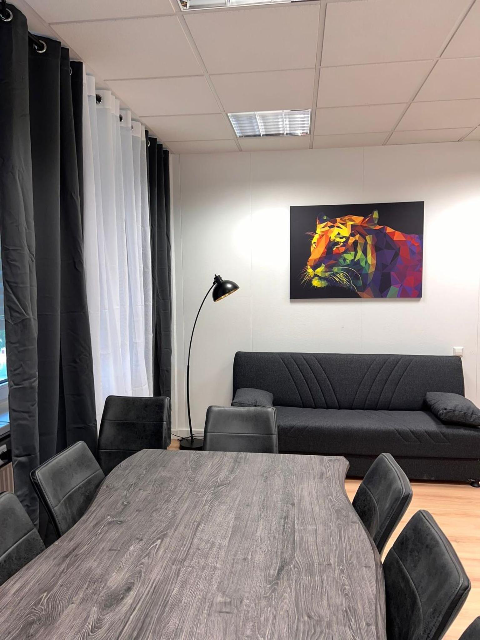 BIG 7RMS City Central Loft, 1ALocation